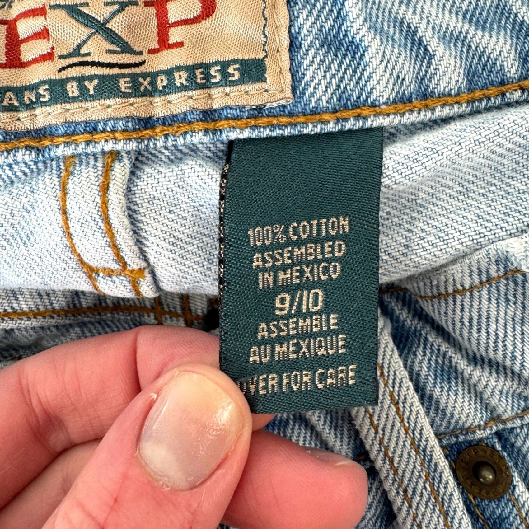 Express VINTAGE EXP Jeans by Express High Rise Tapered Mom Jeans Light Wash 9/10 Womens Size 32" / US 10 / IT 46 - 4 Thumbnail