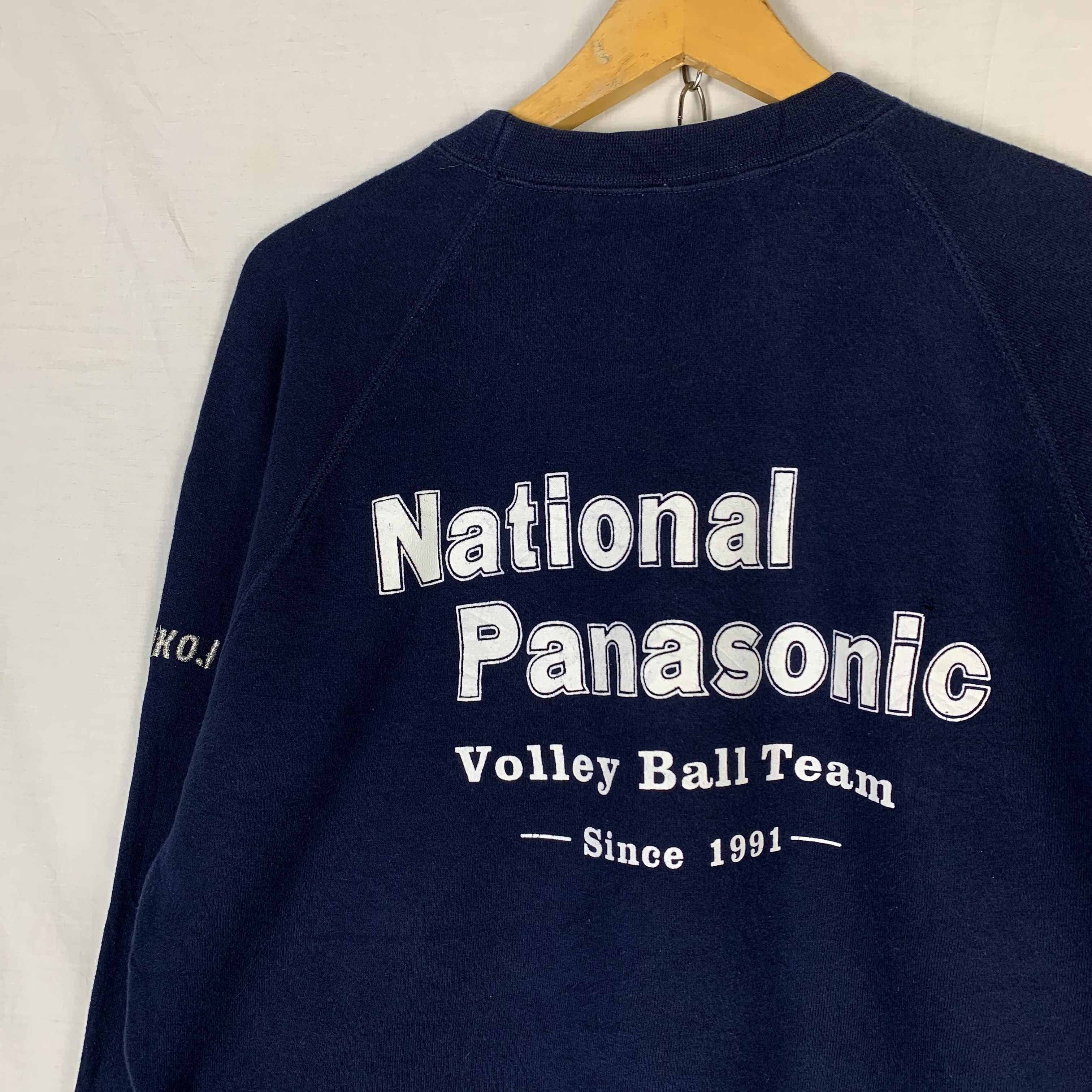Japanese Brand Vintage National Panasonic Volleyball Team Sweatshirt Size US L / EU 52-54 / 3 - 2 Thumbnail