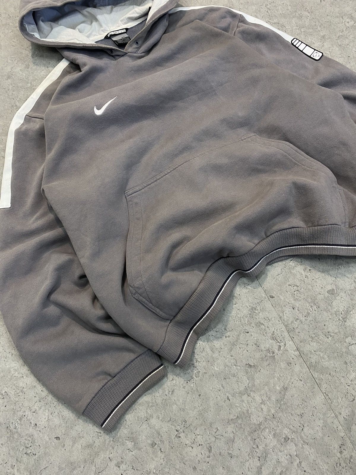 Nike × Vintage NIKE VINTAGE Y2K SWOOSH ARCHIVE HOODIE Size US L / EU 52-54 / 3 - 3 Thumbnail