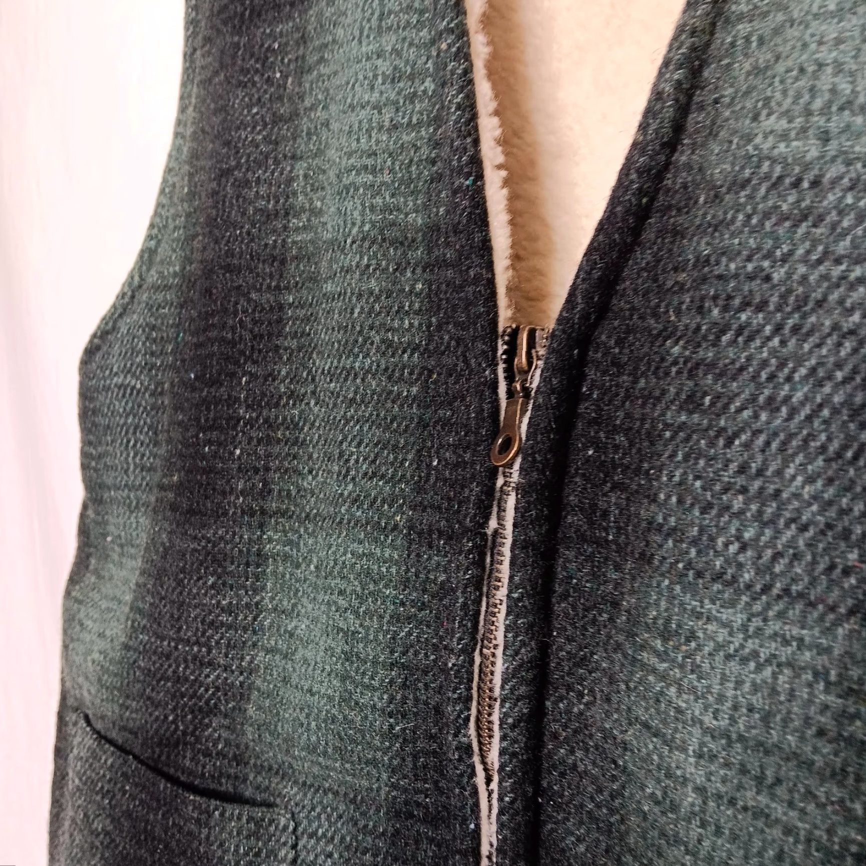 Vintage VINTAGE Cactus Vest Wool Blend Short Casual Workwear Mens M Green Plaid Faux Sherpa Lined 23" Pit to Pit 29" Back 23.5" Long Size US M / EU 48-50 / 2 - 7 Thumbnail