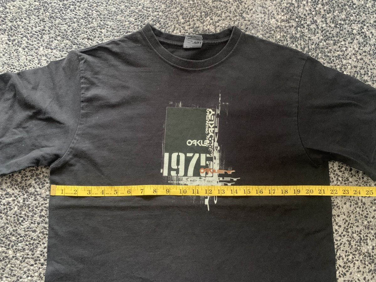 Oakley × Vintage Vintage Oakley T shirt Size US L / EU 52-54 / 3 - 8 Thumbnail