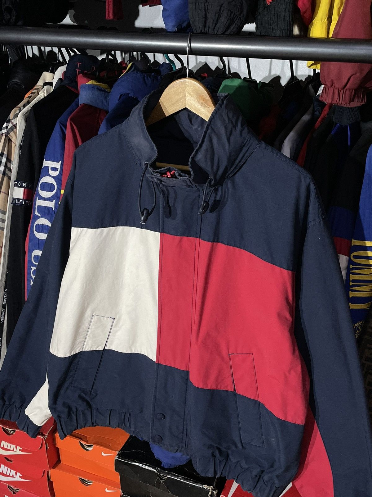 Japanese Brand × Tommy Hilfiger × Vintage Jacket Tommy Hilfiger Big Flag 90’s Vintage Reversible Size US M / EU 48-50 / 2 - 11 Thumbnail