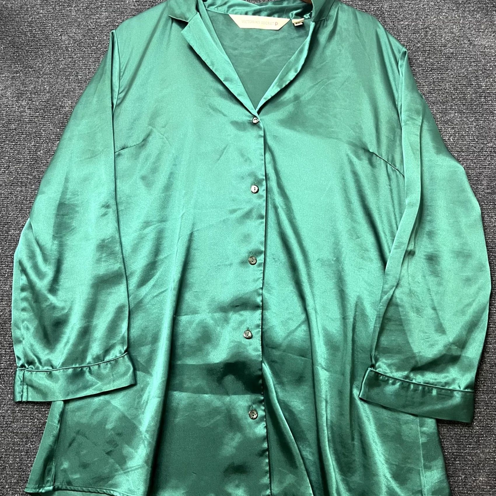 Victoria's Secret Victoria's Secret Pajama Top Womens Large Green Satin Button Front Sleepwear Size L / US 10 / IT 46 - 2 Thumbnail