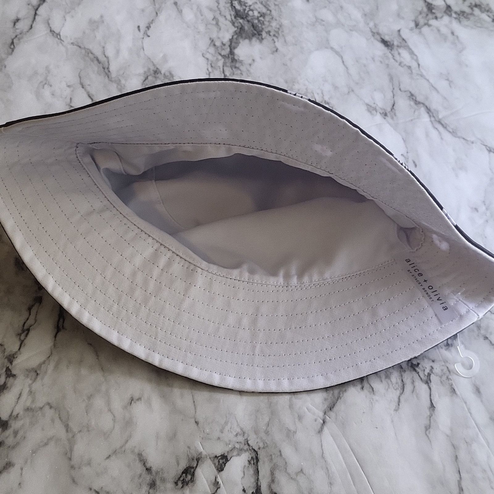 Alice + Olivia NWT Alice & Olivia Daisy Bucket Hat Reversible Fabric Size ONE SIZE - 6 Thumbnail