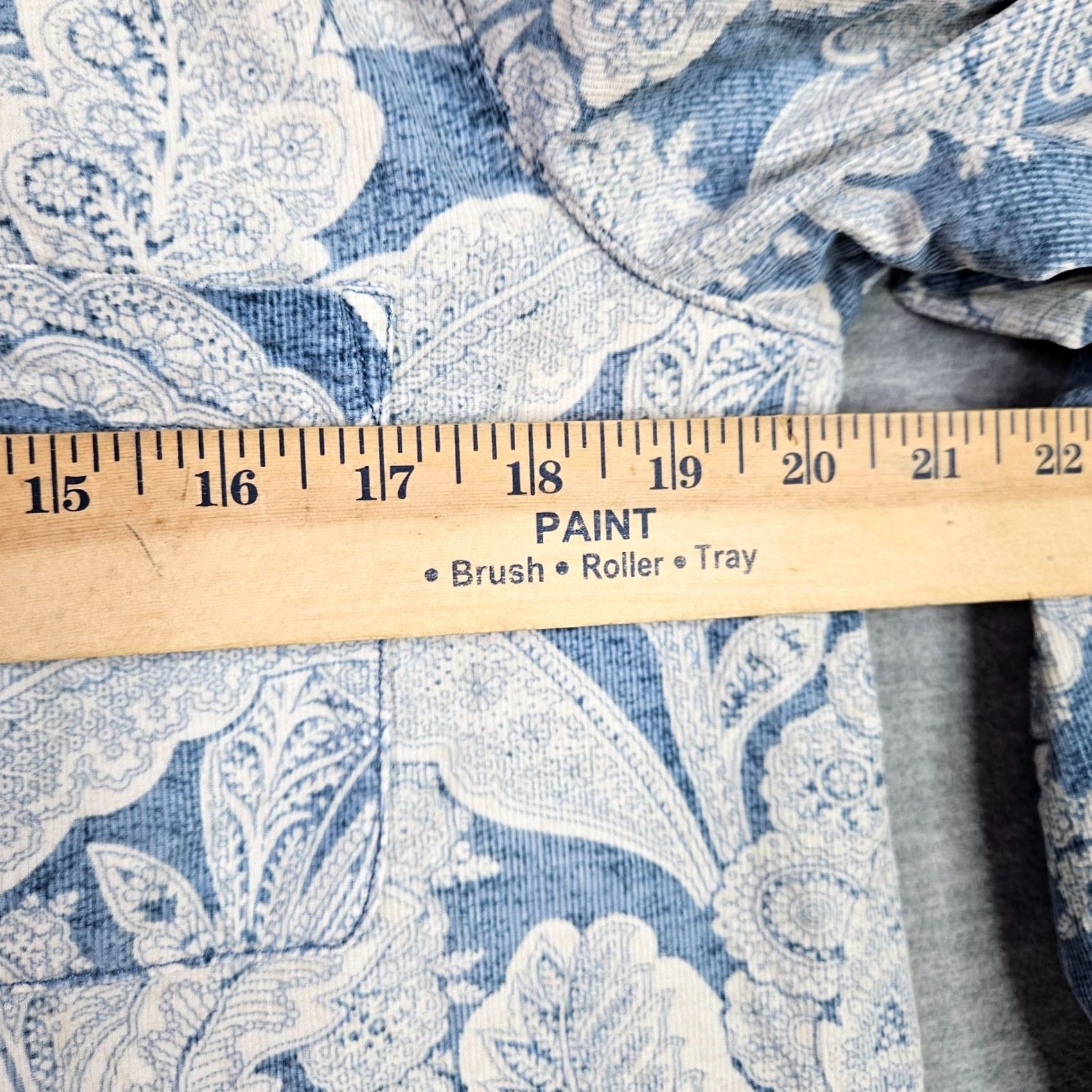 Anthropologie VINTAGE Anthropologie Pilcro Blue White Paisley Corduroy Button Front Shirt Sz S Womens Size S / US 4 / IT 40 - 3 Thumbnail