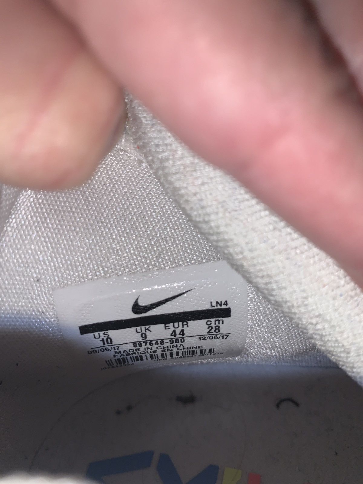 Nike Lebron 15 Fruity Pebbles Size US 10 / EU 43 - 6 Thumbnail