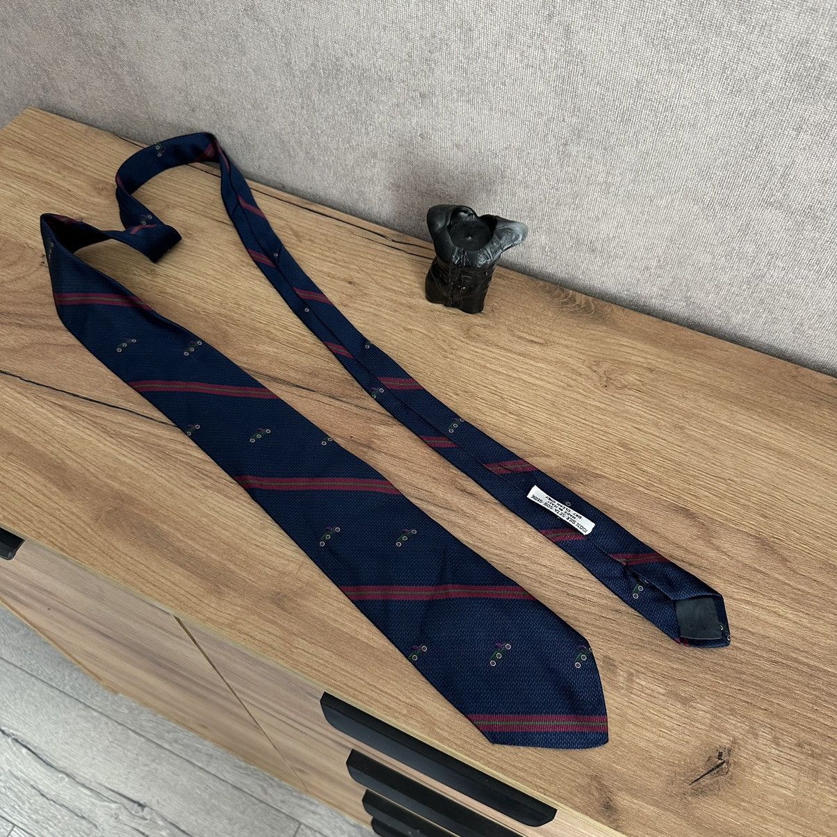 Hugo Boss × Vintage Vintage Hugo Boss Tie Silk 00s Y2K Italy Old Money Size ONE SIZE - 1 Thumbnail