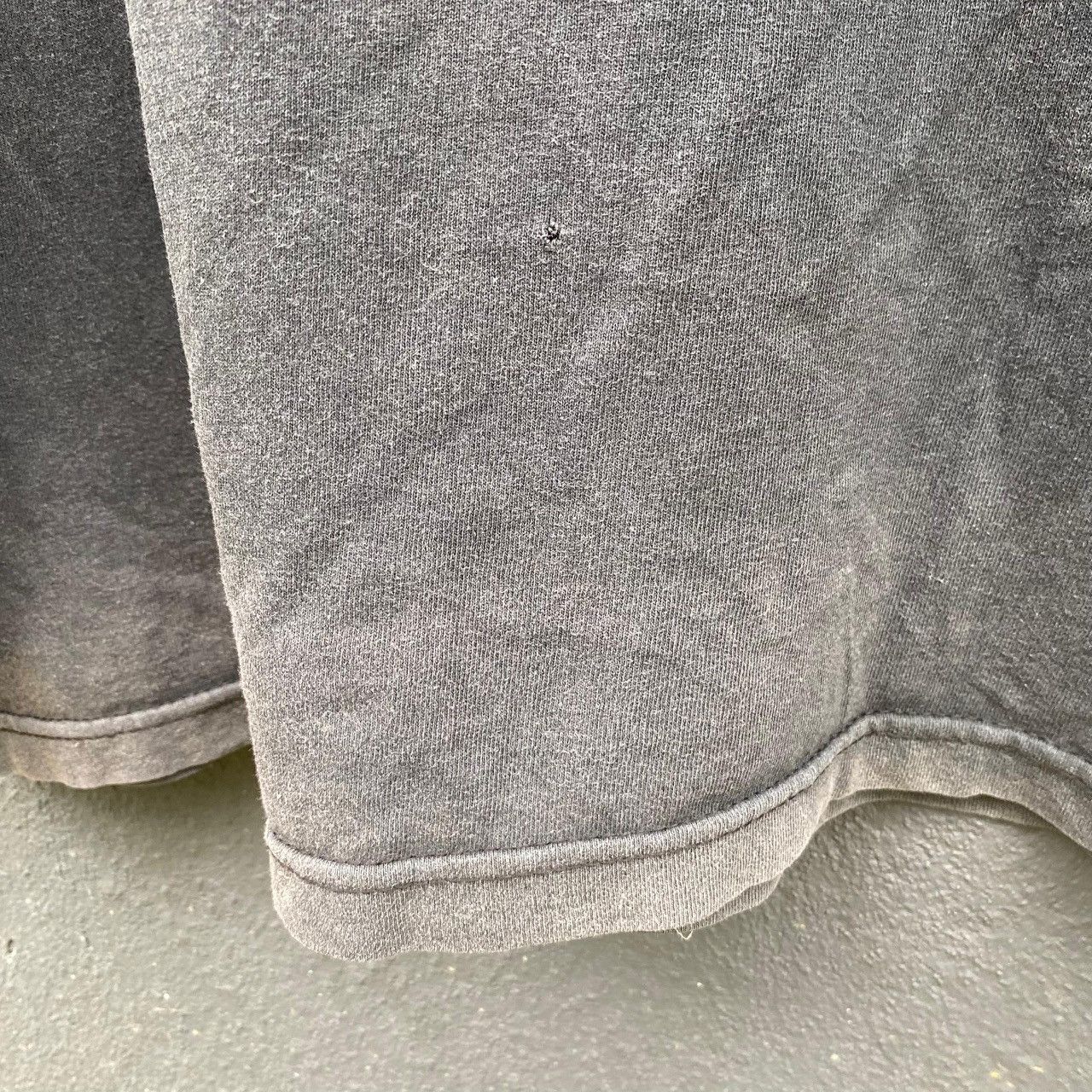 Vintage Thrashed Faded Hot Leathers Skull Streetwear Tee Size US XL / EU 56 / 4 - 11 Thumbnail