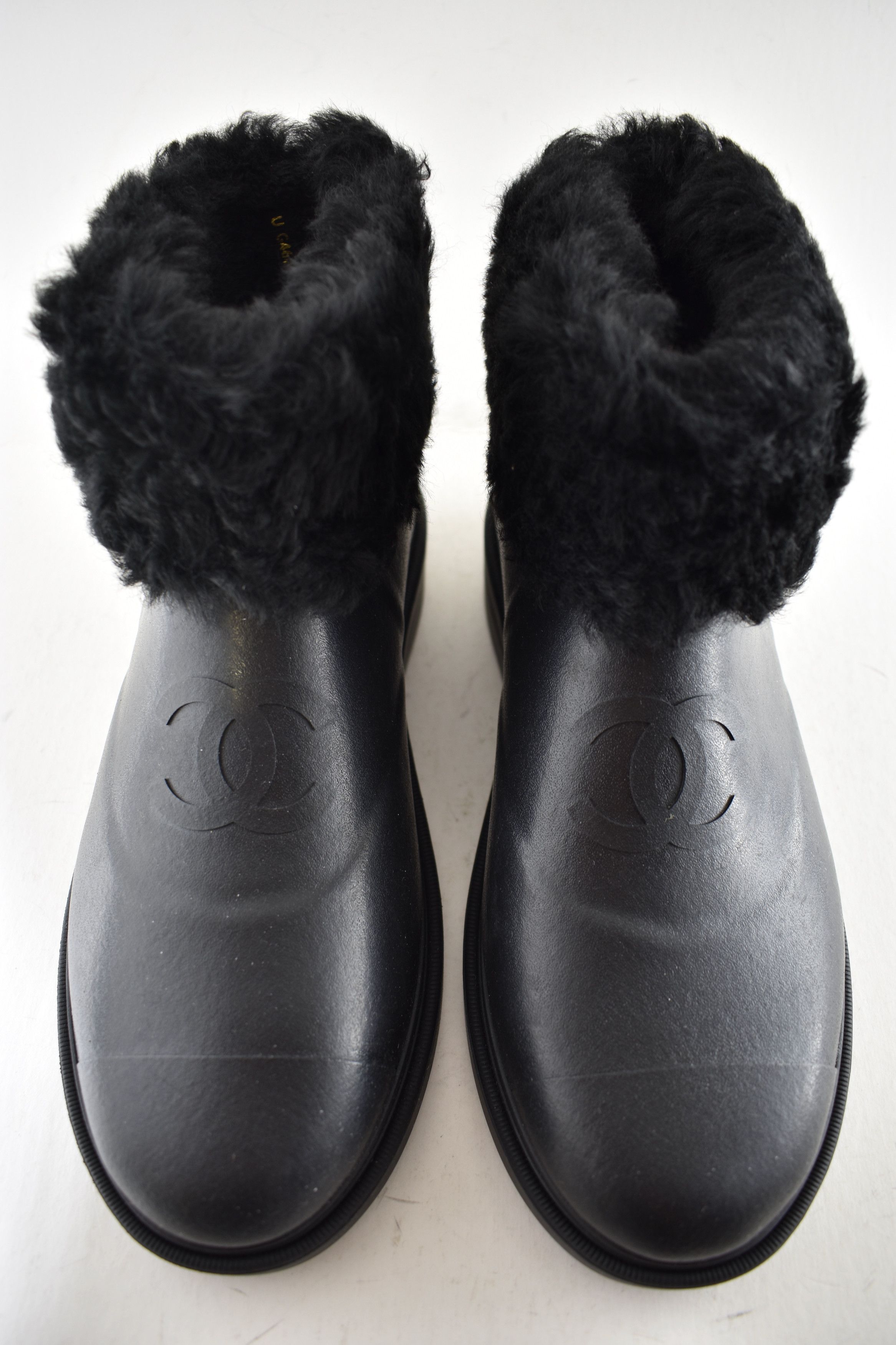 Chanel Chanel 24K Shearling Fur Rubber CC Short Ankle Rain Boots 40 Size US 10 / IT 40 - 4 Thumbnail