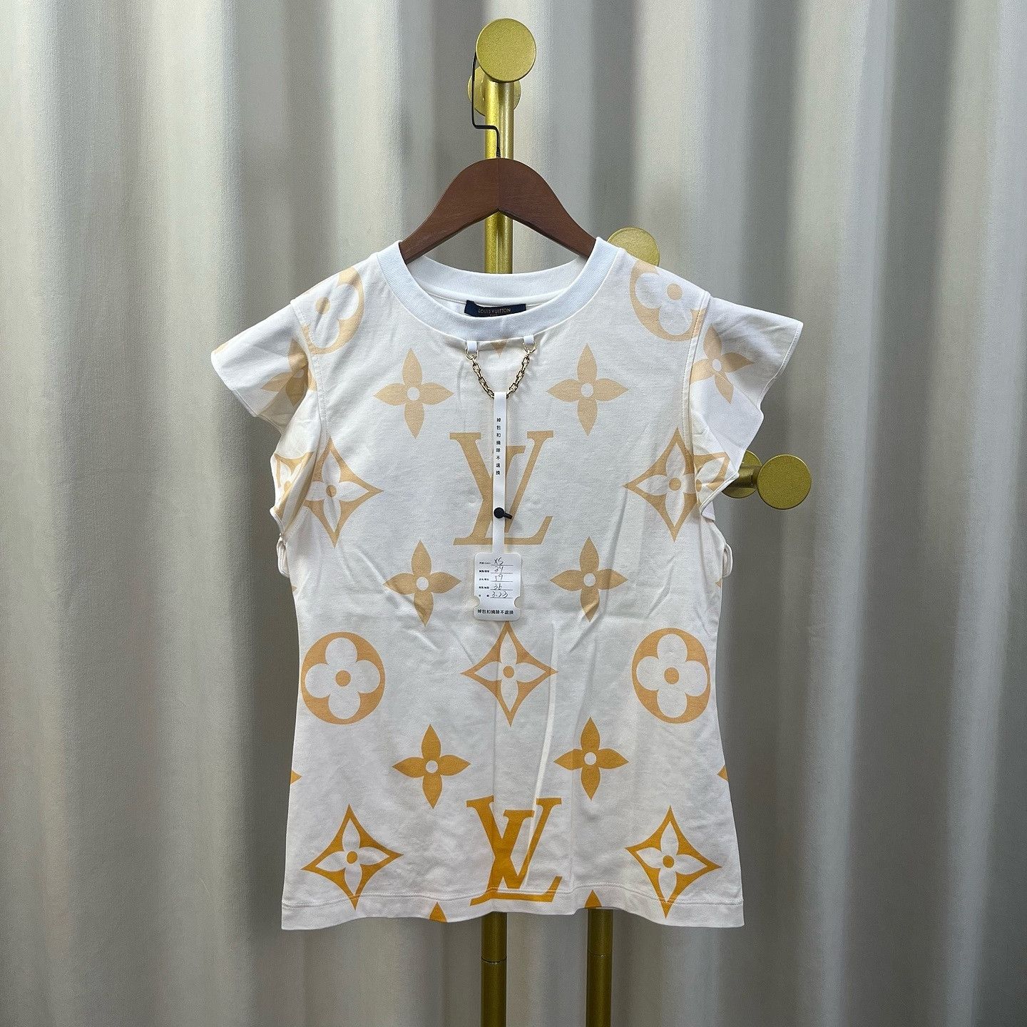 Louis Vuitton Louis Vuitton Monogram T-Shirt Size XS Size XS / US 0-2 / IT 36-38 - 1 Thumbnail
