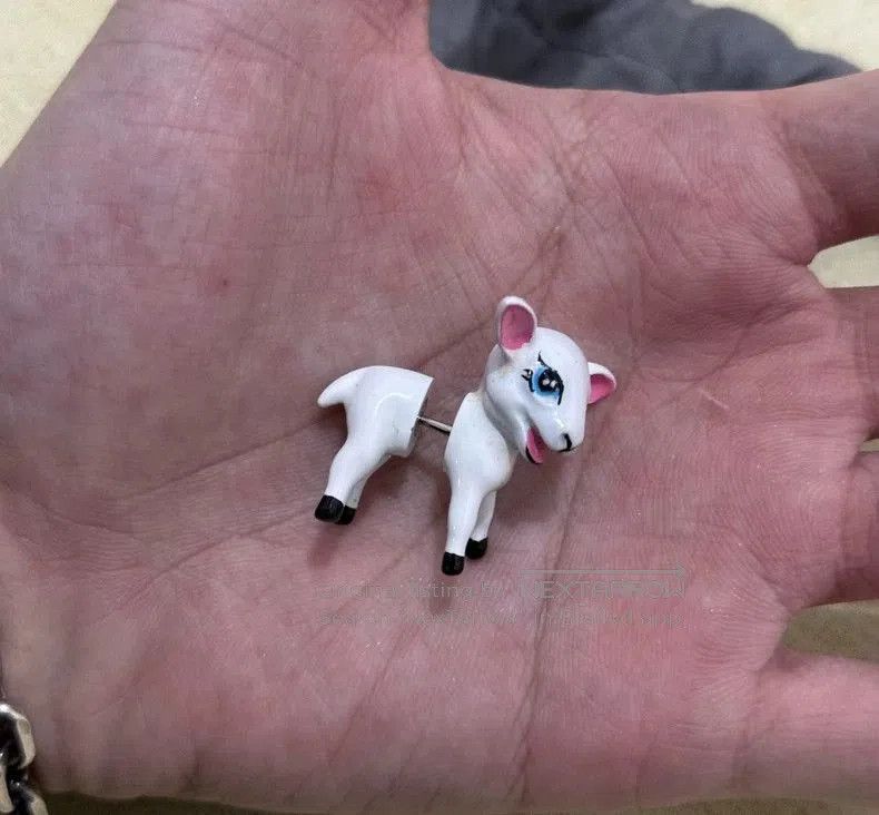 Balenciaga Balenciaga White Happy Lamb Single Earring. Size ONE SIZE - 4 Thumbnail