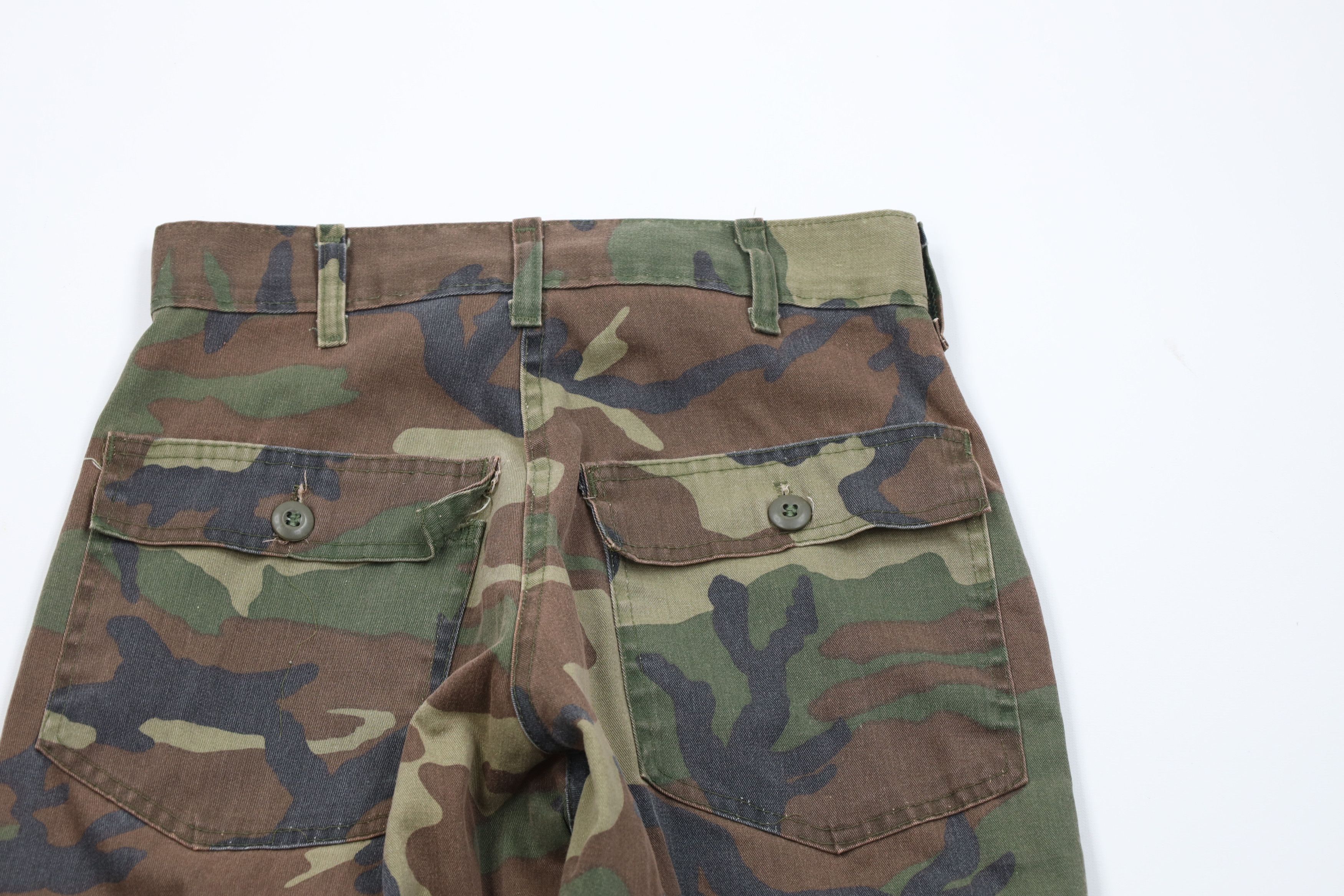 Vintage Vintage 70s Streetwear Camouflage Utility Cargo Pants USA Size US 29 - 12 Thumbnail