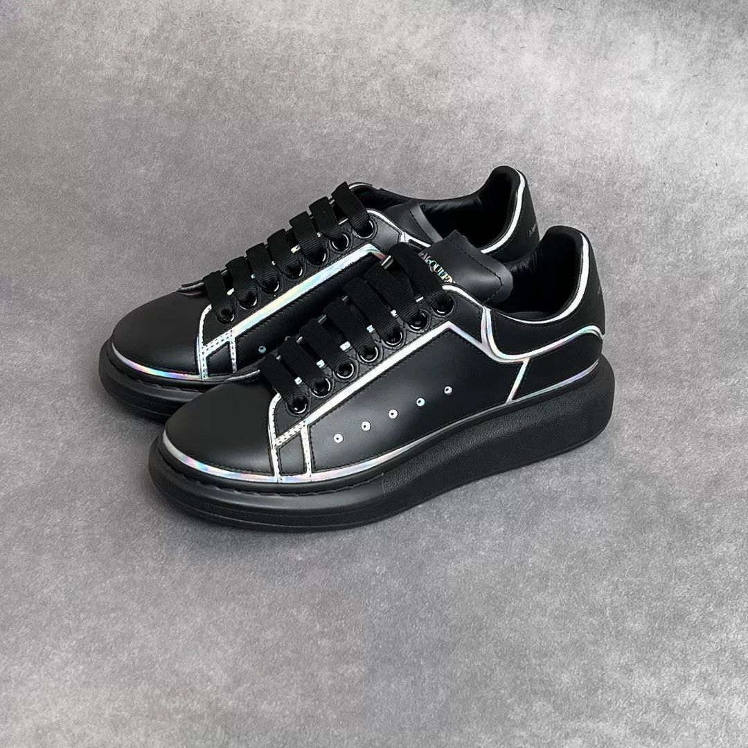 Alexander McQueen Alexander McQueen Leather Black Lowtop Sneakers 7.5 Men Size US 7.5 / EU 40-41 - 1 Thumbnail