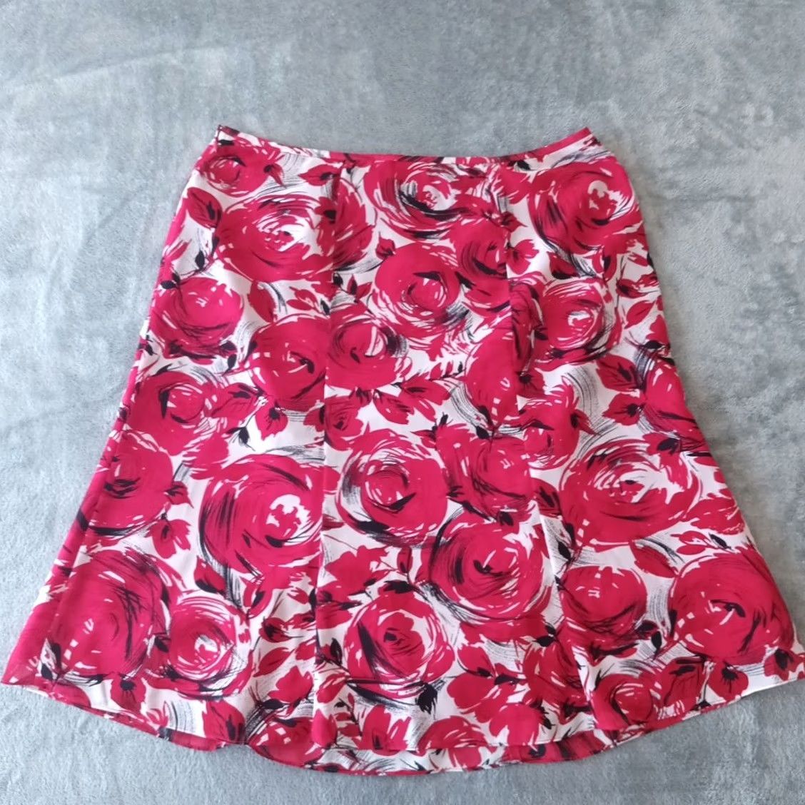 Vintage Le Suit Skirt Knee Length A-Line Petite 14P Red Floral Lined Lightweight Zip Womens Size 36" / US 14 / IT 50 - 2 Thumbnail