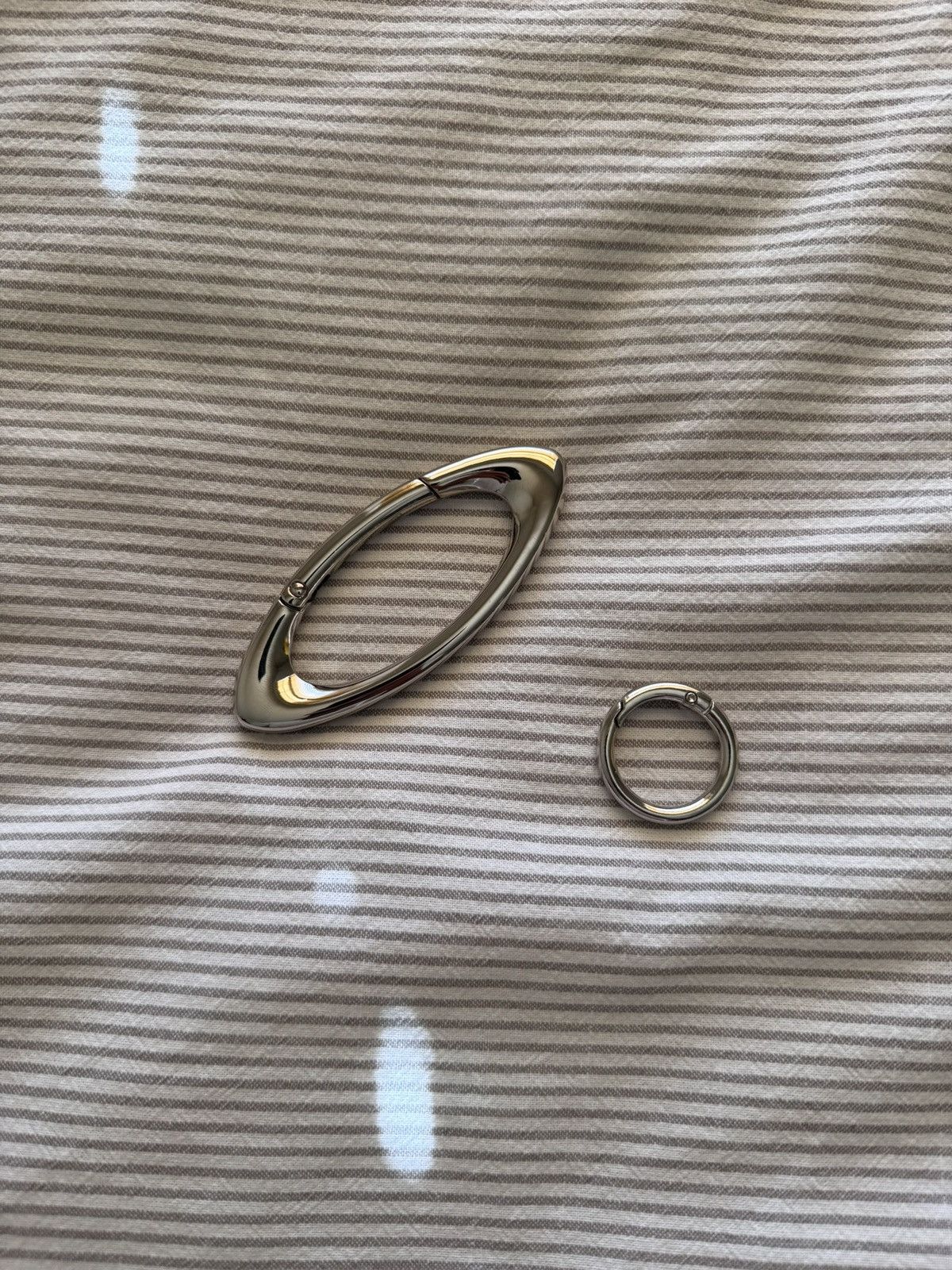 OAKLEY CHROME SILVER VINTAGE ELLIPSE CARABINER METAL