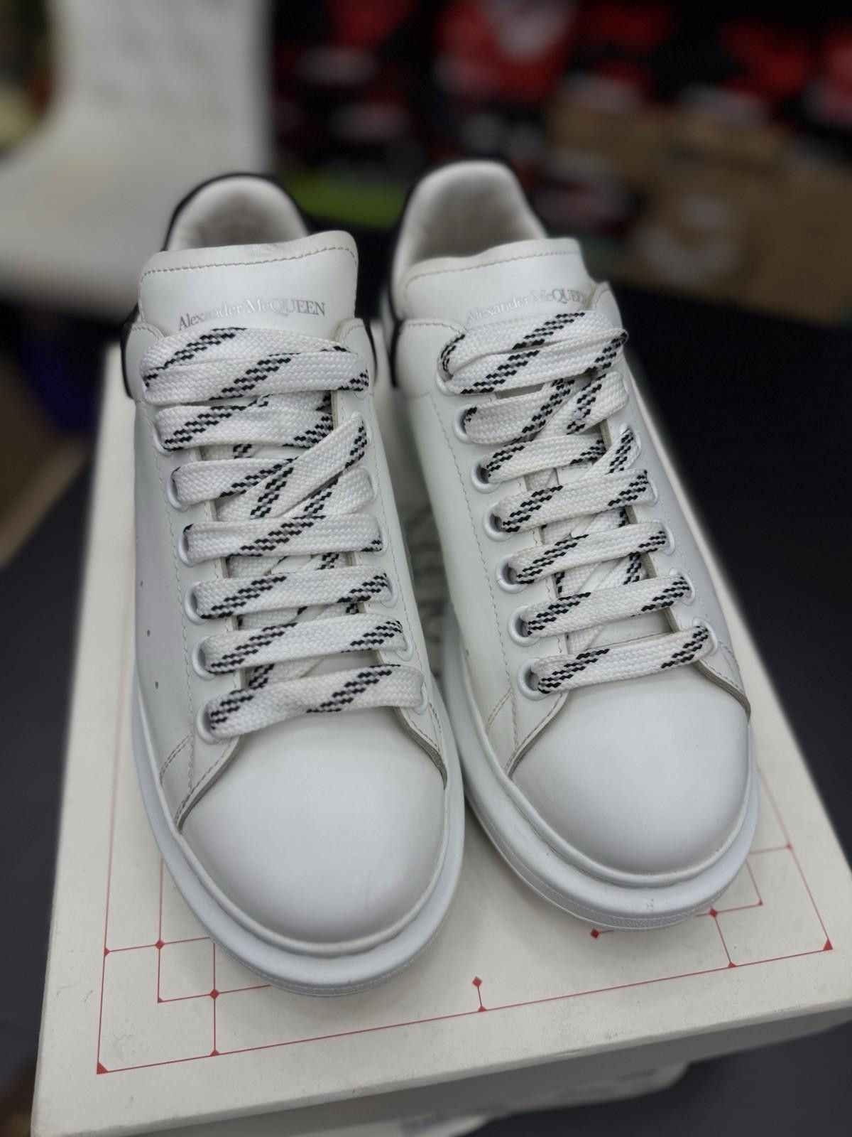 Alexander McQueen Alexander McQueen Women's Oversized Sneakers 38.5EU/8.5US Size US 8.5 / IT 38.5 - 10 Thumbnail