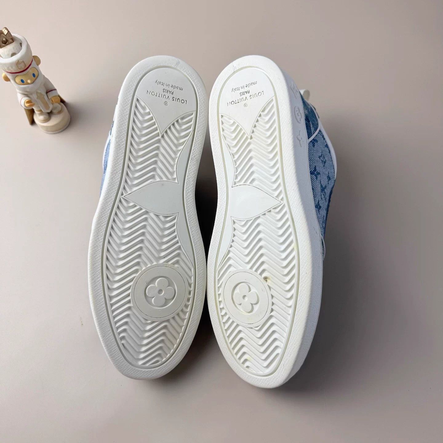 Louis Vuitton LV White Blue Print Lace-up Sneakers EUR 35.5 Size US 4.5 / IT 34.5 - 7 Thumbnail