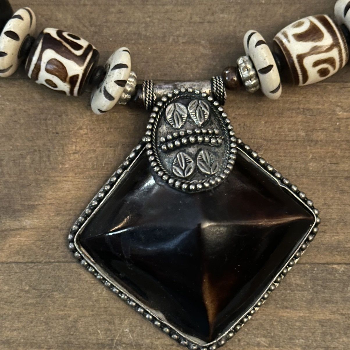 Vintage Vintage Tibetan Dizi Eye Bead pendant statement necklace Size ONE SIZE - 3 Thumbnail