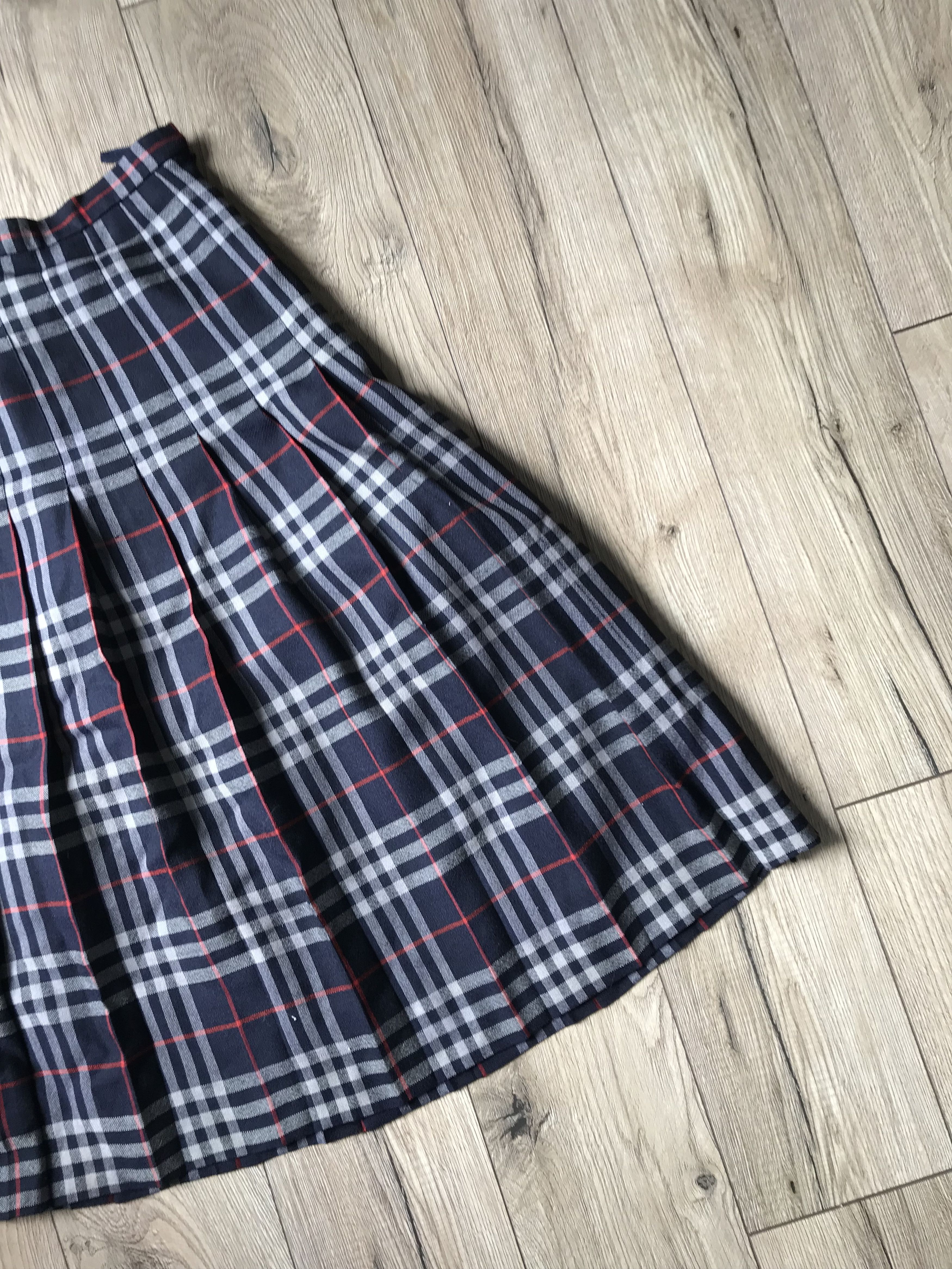 Burberry Beautiful Burberry wool skirt British style vintage Size 27" / US 4 / IT 40 - 7 Thumbnail