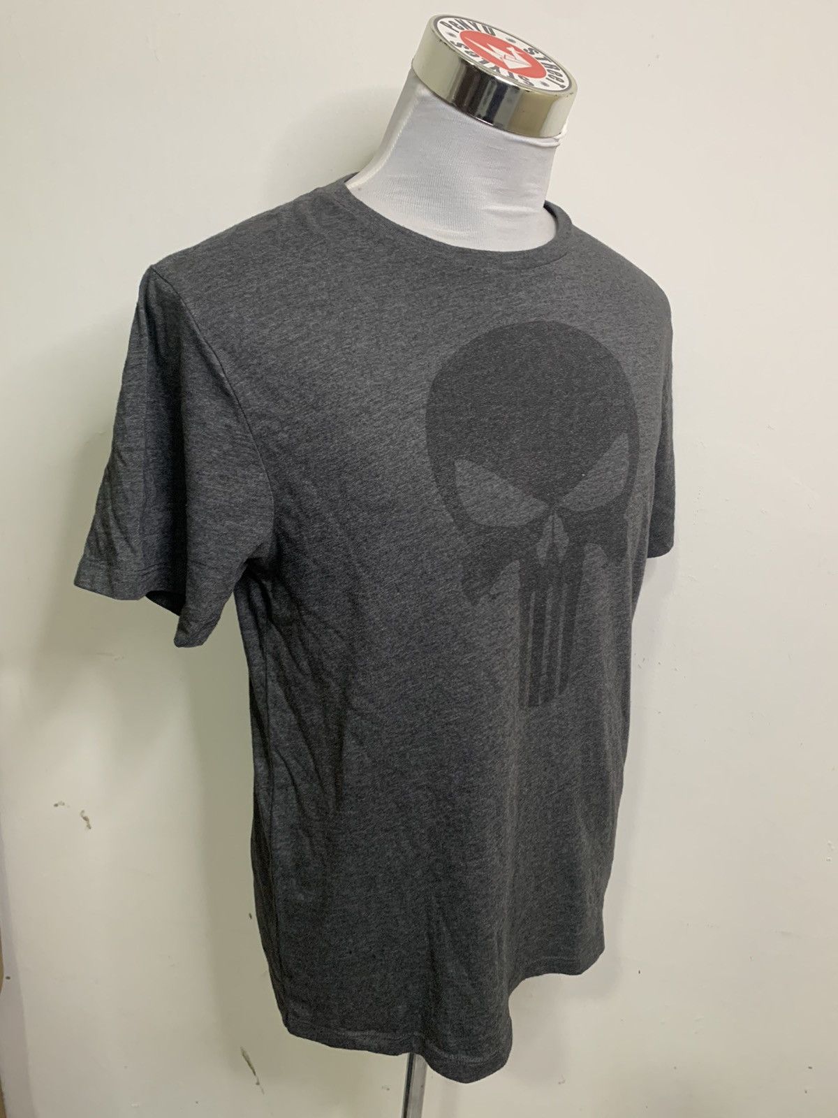 Old Navy The Punisher Skull Old Navy Marvel Size US M / EU 48-50 / 2 - 3 Thumbnail