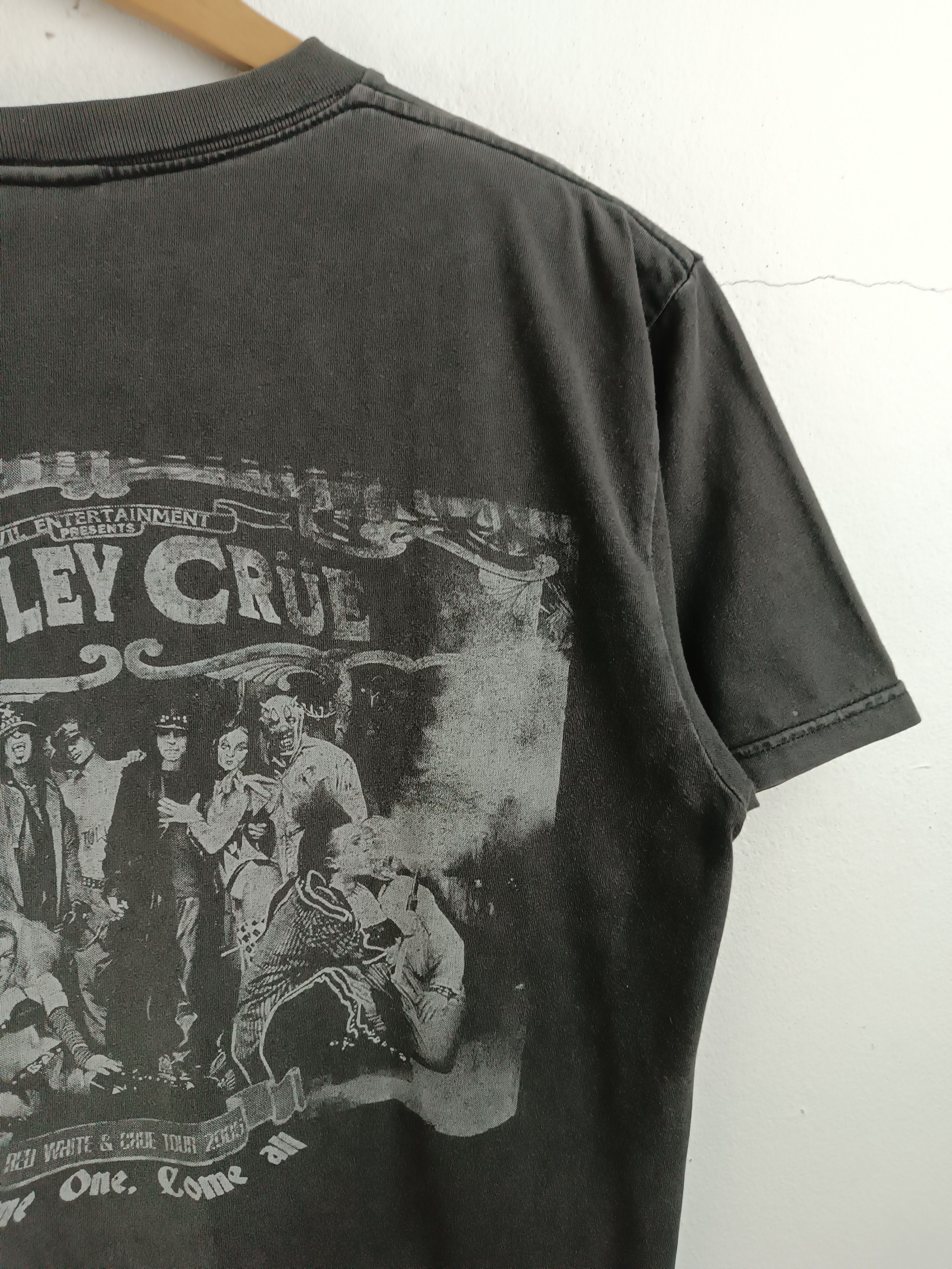 Band Tees VINTAGE 2005 MOTLEY CRUE RED, WHITE & CRUE ratt kiss poison Size US M / EU 48-50 / 2 - 15 Thumbnail