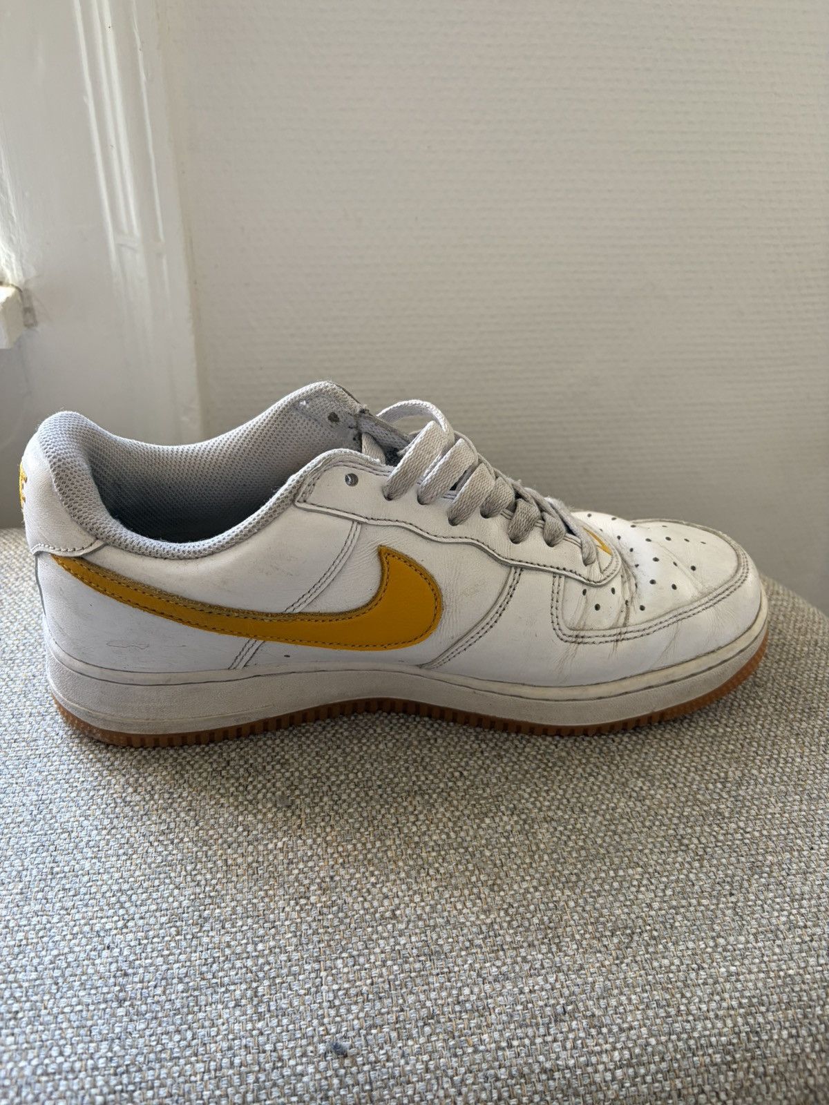 Nike Nike air force 1 gumsole yellow swoosh Size US 9.5 / EU 42-43 - 2 Thumbnail