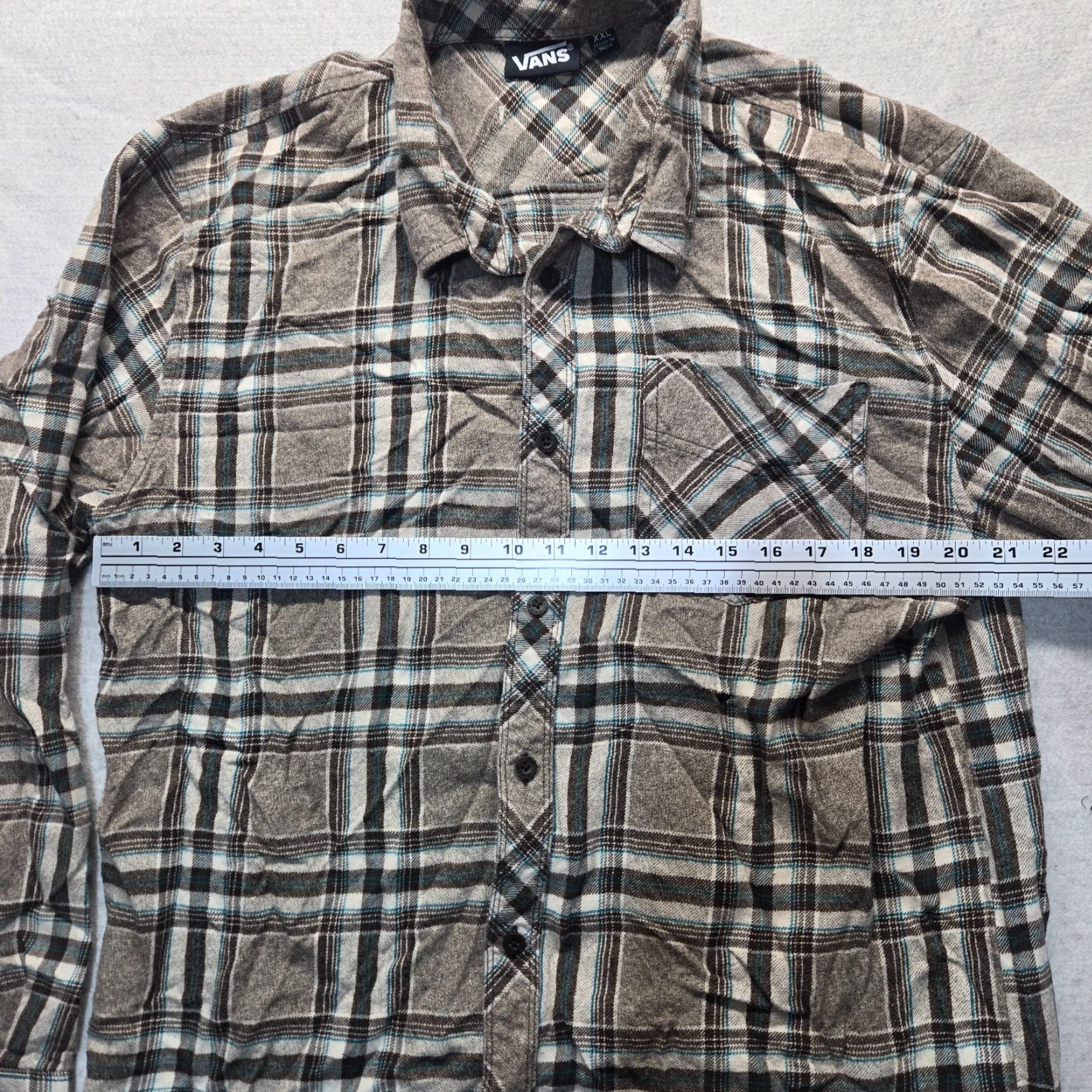 Van Heusen VINTAGE Van Heusen Shirt Plaid Gray Flannel Cotton Adult 2XL Button-Up Long Sleeve Relaxed Mens XXL Gray Plaid Shirt Size US XXL / EU 58 / 5 - 4 Thumbnail