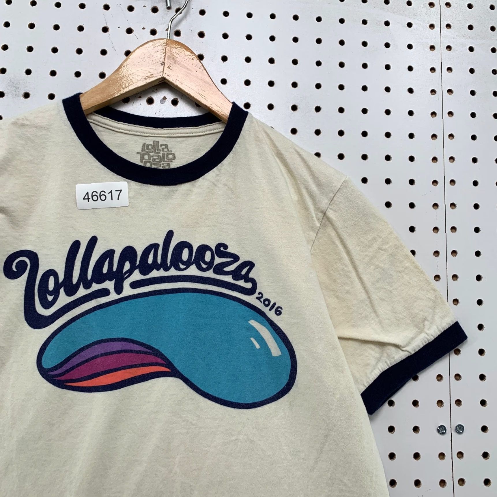 Vintage Lollapalooza Shirt Mens Small Beige Blue 2017 RInger Music Festival Chicago Shirt Mens Small Beige Blue 2017 Lollapalooza Size US S / EU 44-46 / 1 - 5 Thumbnail
