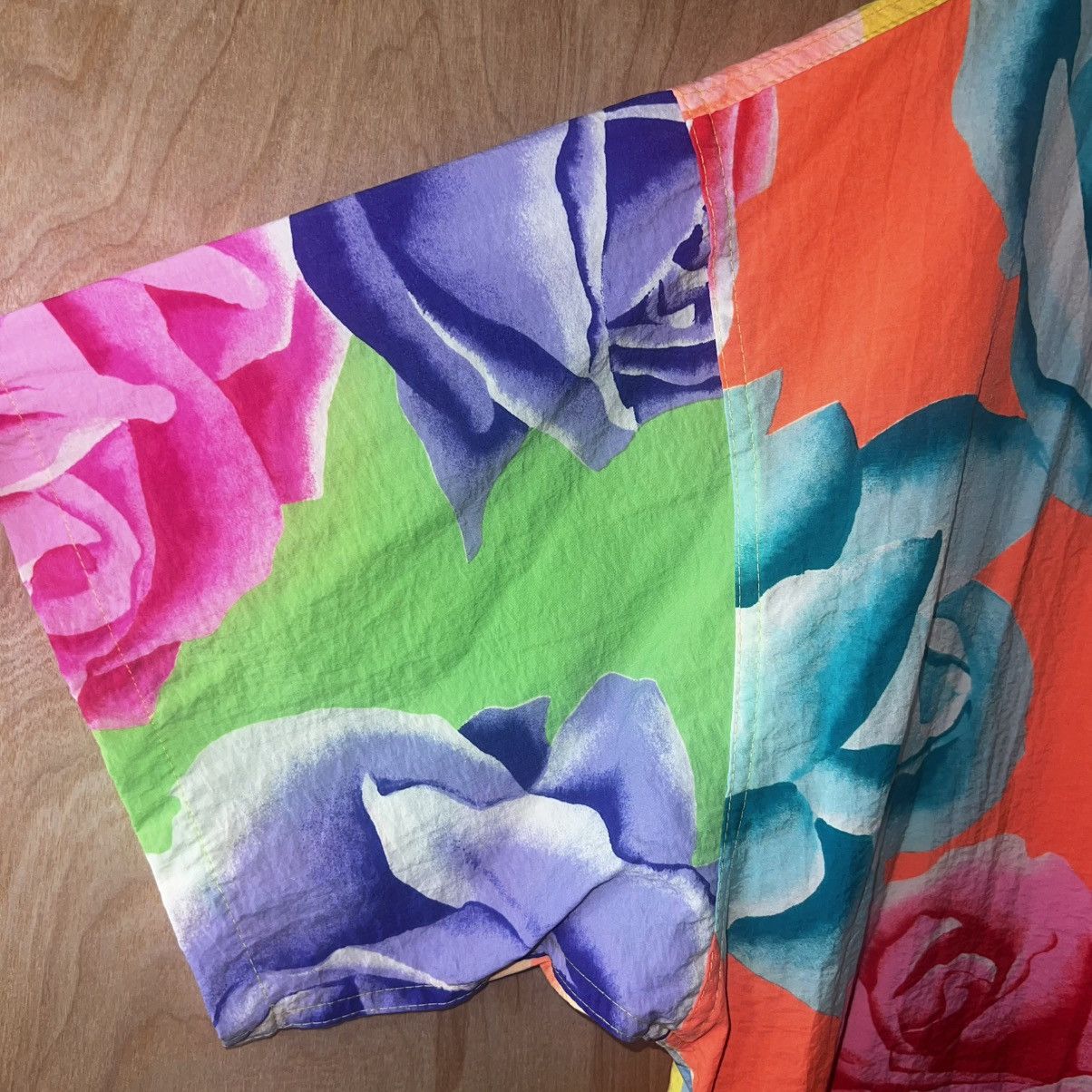 Jams World VINTAGE JAMS WORLD USA SURF LINE NEON ROSES NYLON CAMP SHIRT Size US XXL / EU 58 / 5 - 5 Thumbnail