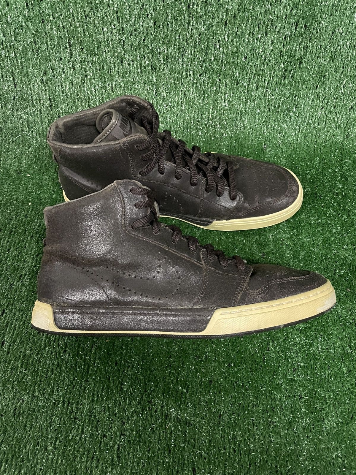 Nike Nike Air Royal Mid High Hi Neu Boot Karst US10UK9 EUR44 CM28 Size US 10 / EU 43 - 1 Thumbnail