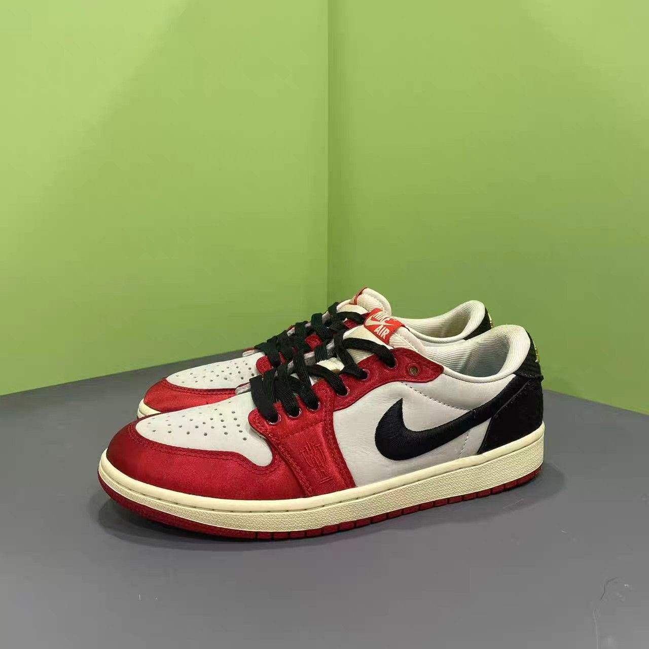 Jordan Brand Trophy Room x Air Jordan 1 Low Basketball Shoes K15 Size US 9 / EU 42 - 1 Thumbnail