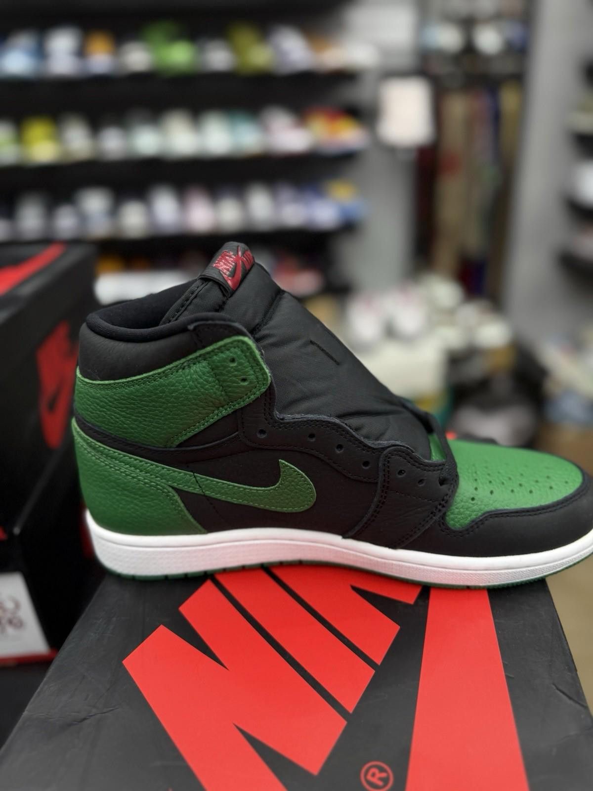 Jordan Brand Nike Air Jordan 1 Retro High OG Pine Green Black Size 10 Size US 10 / EU 43 - 3 Thumbnail
