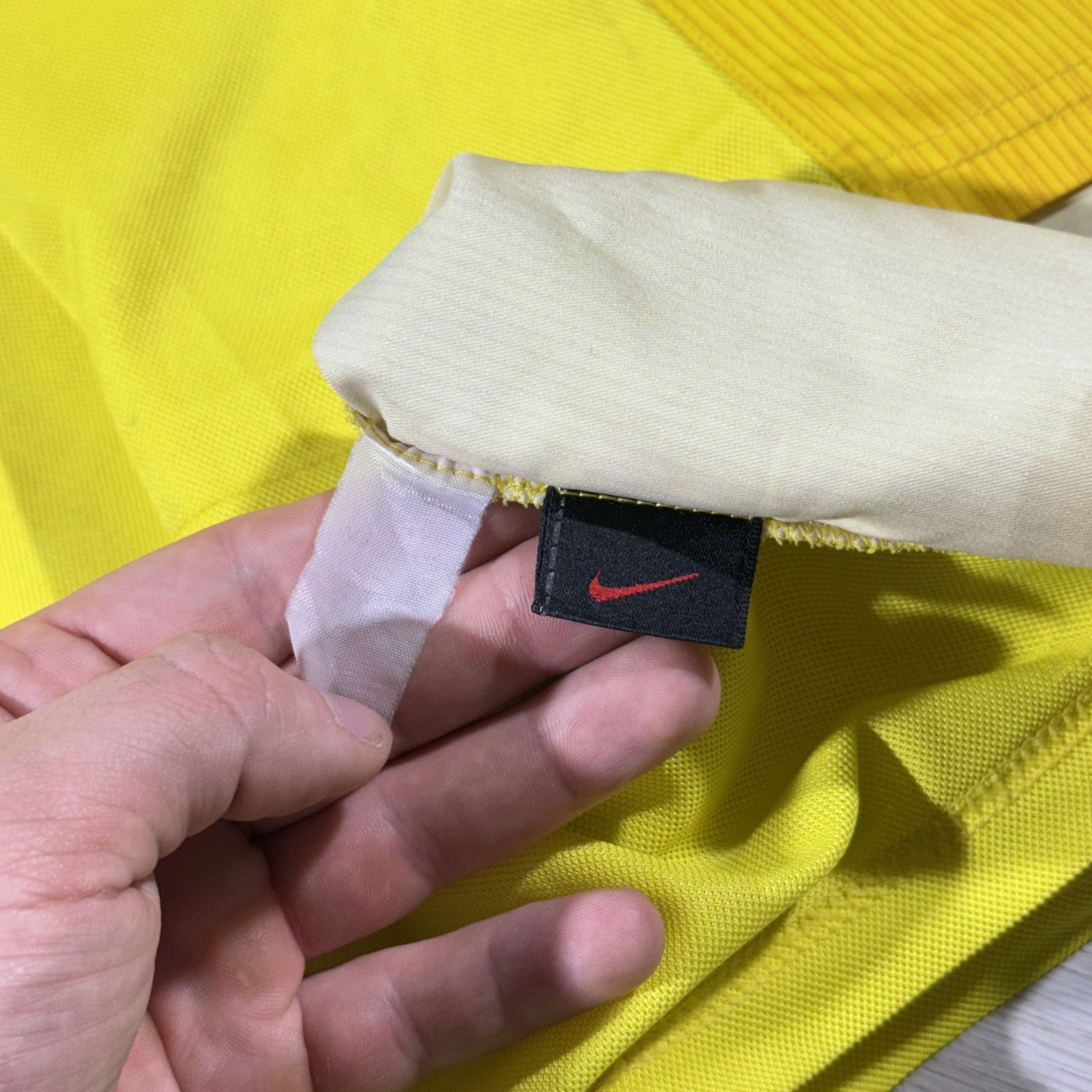 Nike Leeds United 2002-2004 Nike Strongbow Away Jersey Size L Size US L / EU 52-54 / 3 - 8 Thumbnail