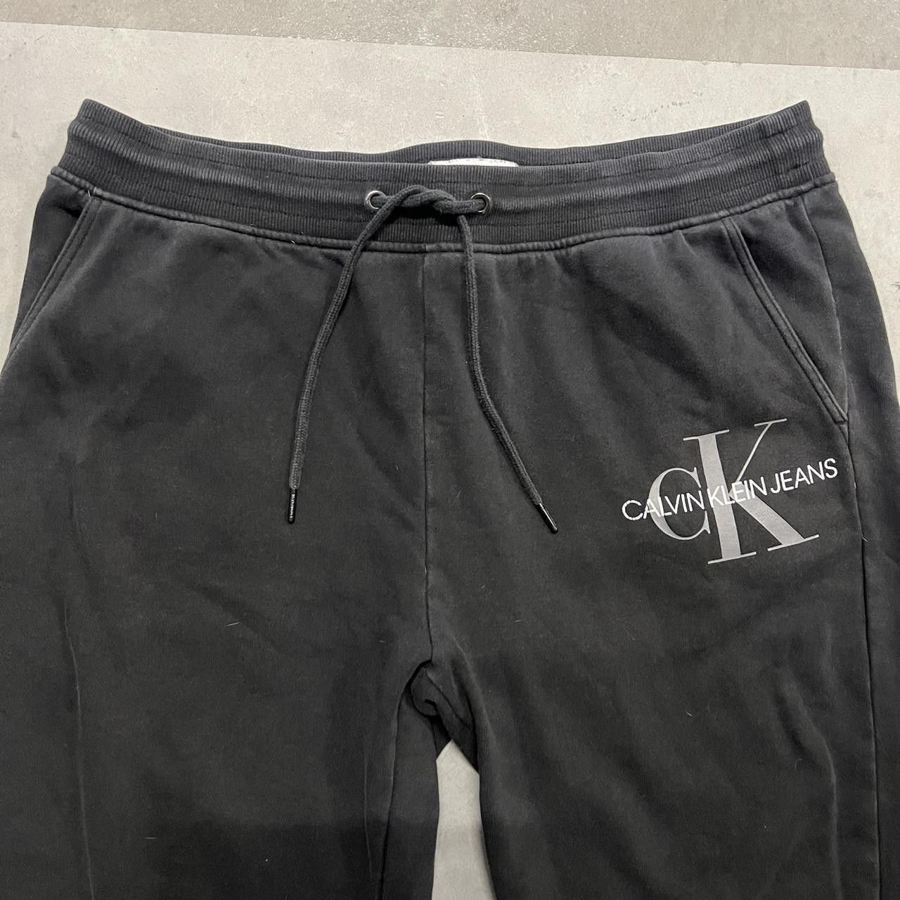 Calvin Klein Vintage Y2K/2000s Black Calvin Klein Sweatpants with Pockets and adjustable waistband w/ drawstrings! Size US 40 / EU 56 - 3 Thumbnail