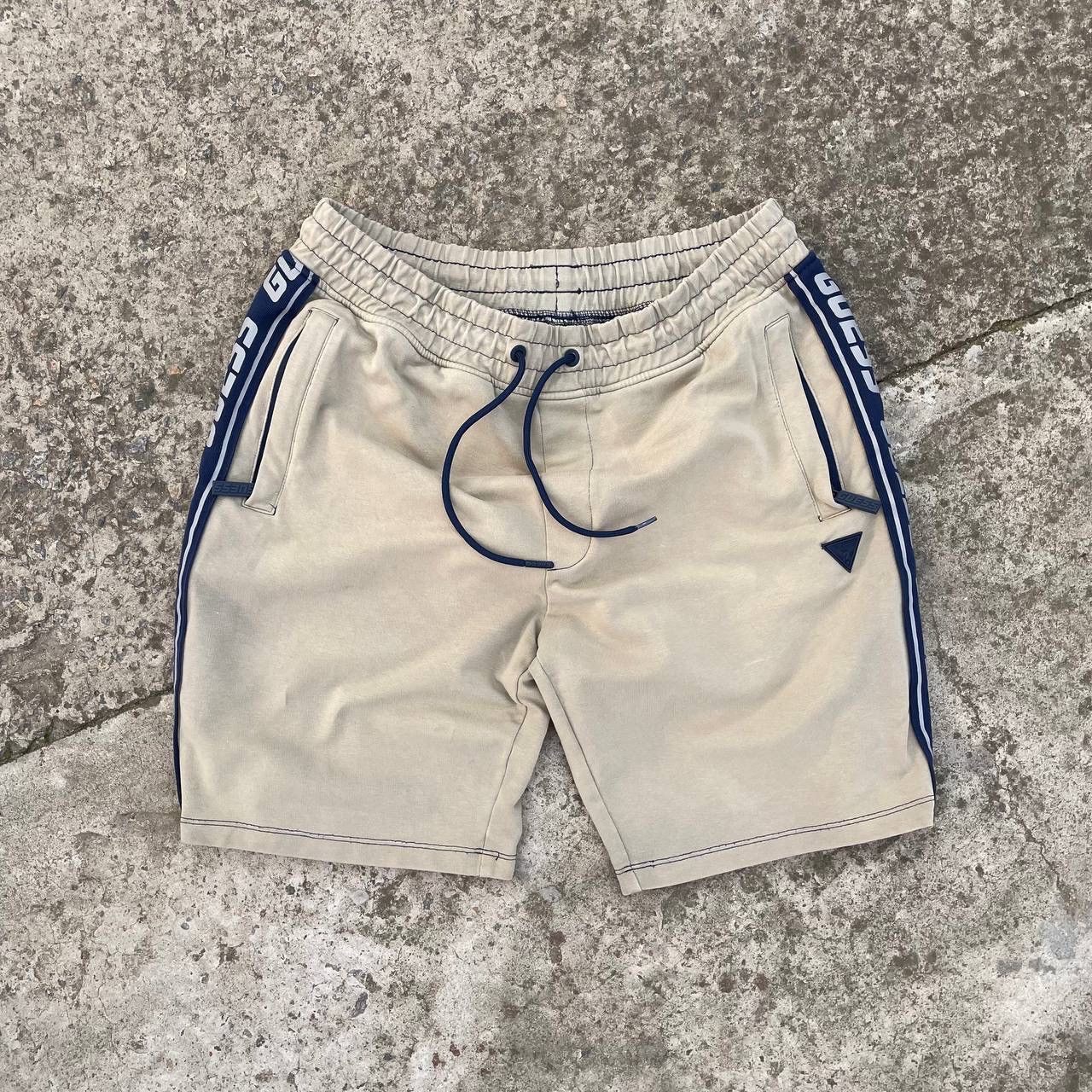 Guess Vintage Man’s Guess Shorts Size S Trashed Y2K 00s USA Size US 30 / EU 46 - 1 Thumbnail