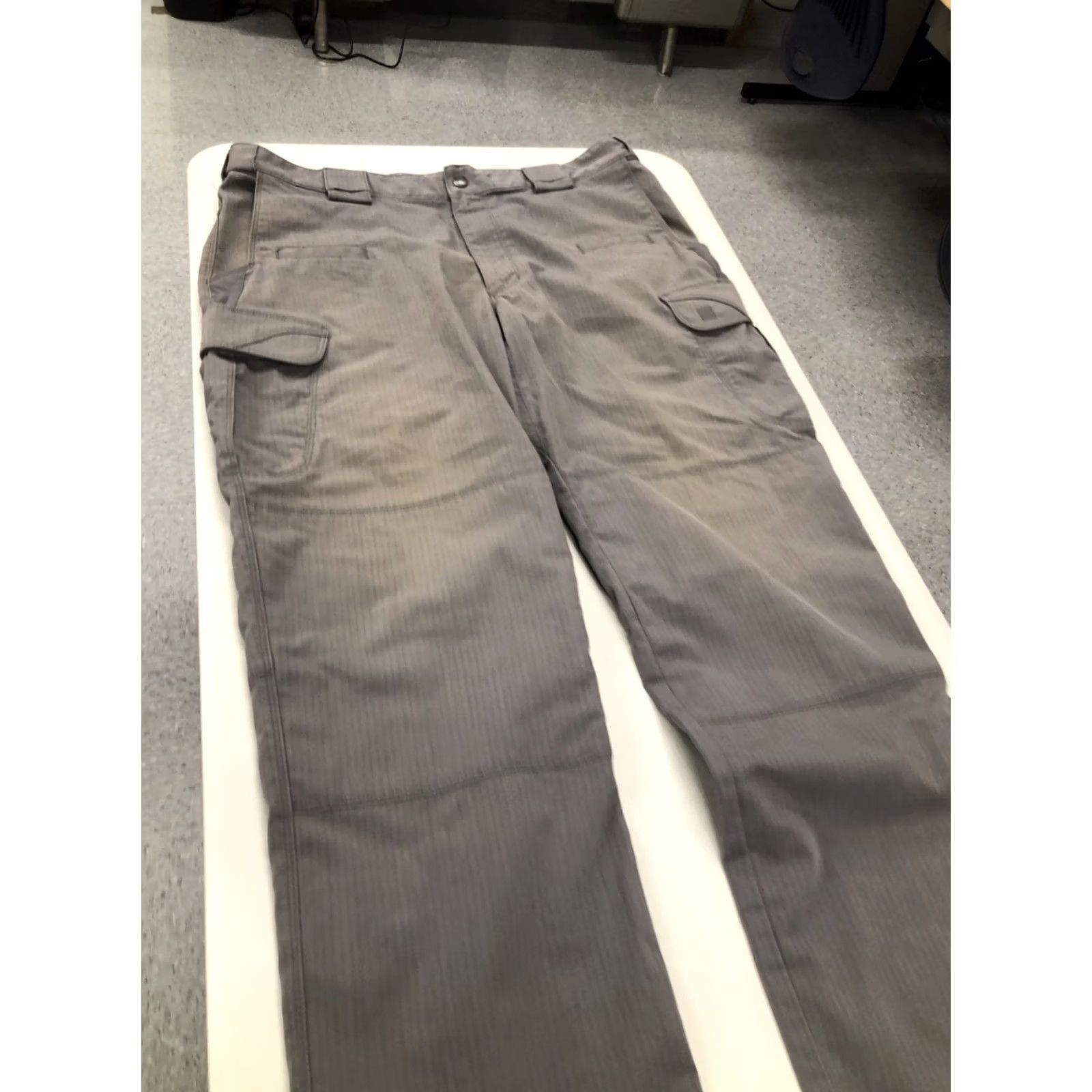 Vintage 5.11 Tactical Series Men 36 x 31 Gray Stripe Cargo Carry Pants Shirt Size US 36 / EU 52 - 3 Thumbnail