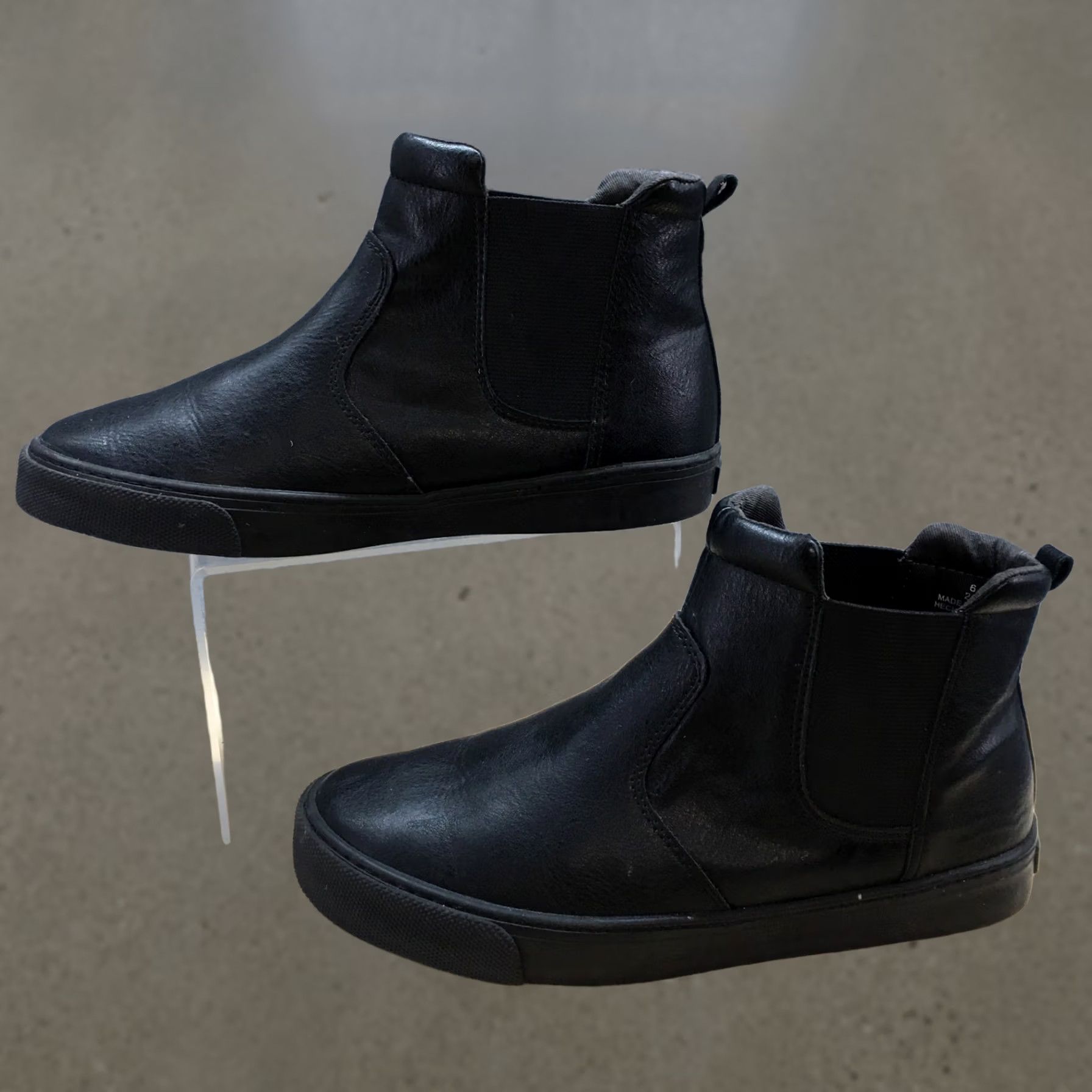 Old Navy Old Navy Boots Chelsea Womens 6 Black Faux Leather Comfort Pull On Flat Heel 6 Black Women's Chelsea Boots Size M / US 6-8 / IT 42-44 - 1 Thumbnail