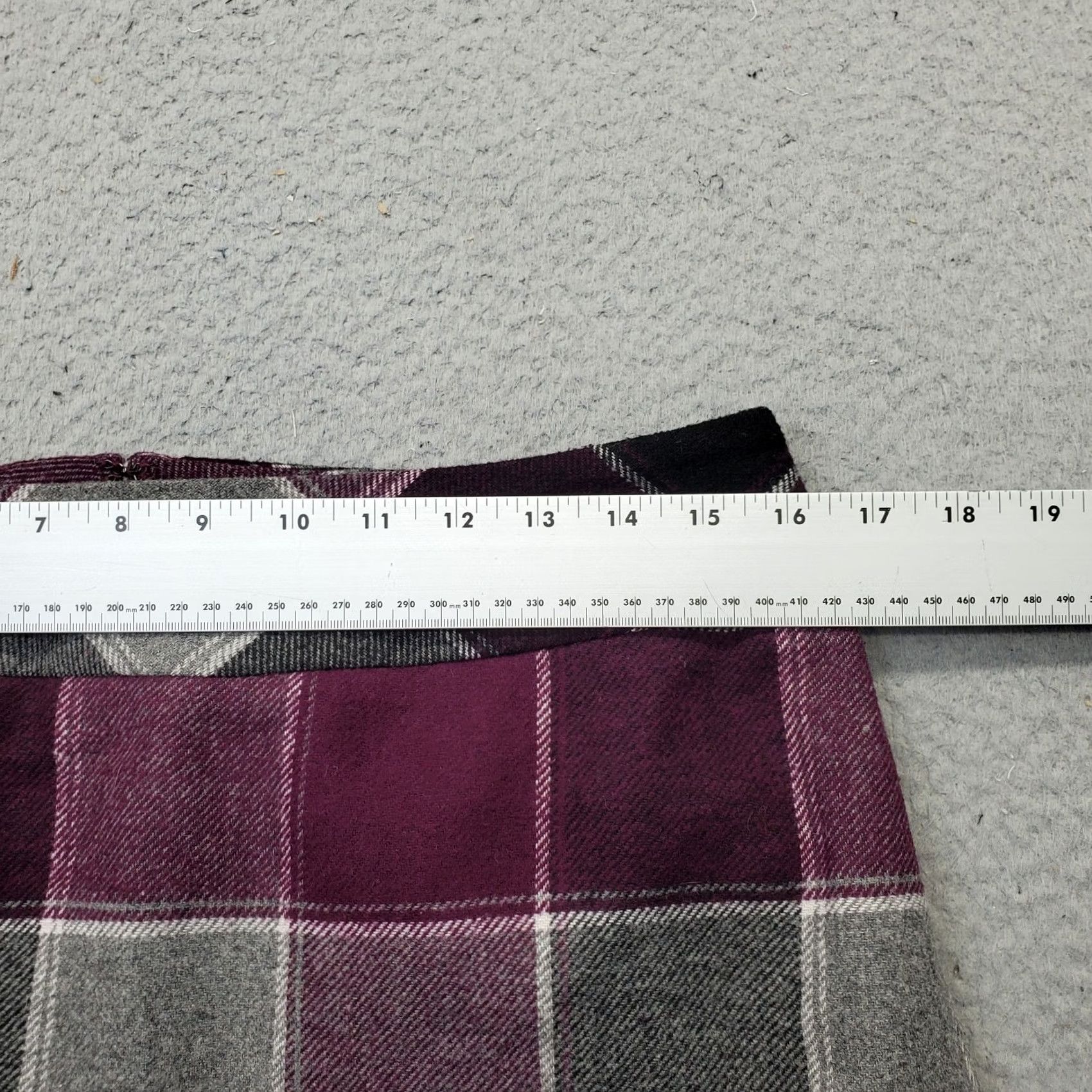 Talbots Talbots Skirt Womens 10P Plaid Lined Back Zip Straight & Pencil Size: Womens Size 10P Color Multicolor Size 32" / US 10 / IT 46 - 3 Thumbnail