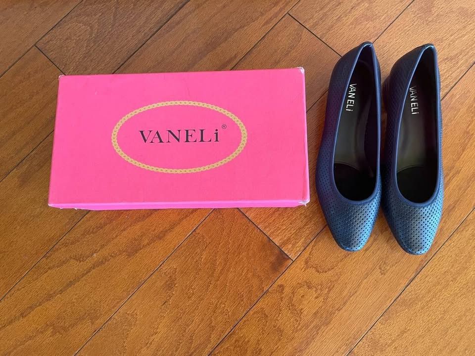 VANELI VANELi Ardyce Navy Nappa Dress shoe with a unique heel shape Size US 7.5 / IT 37.5 - 9 Thumbnail