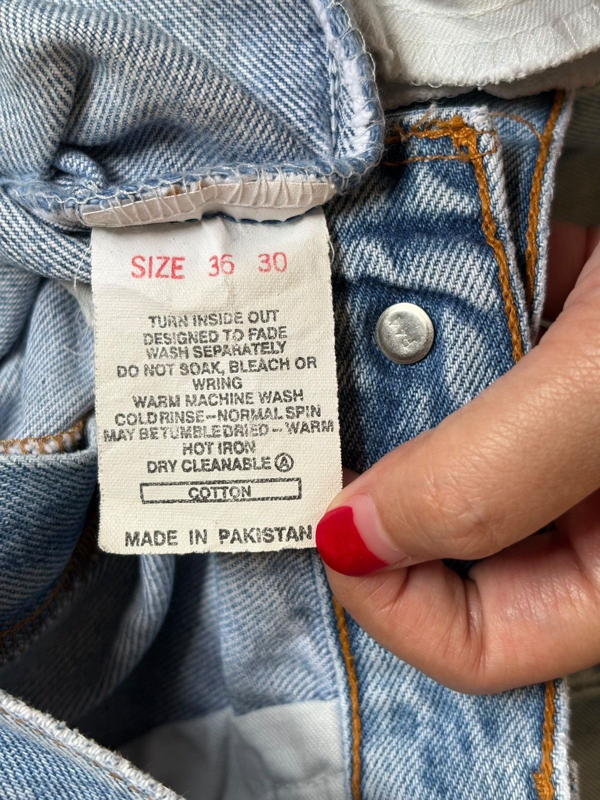 Levi's Vintage 90s Levis 504 Faded Wash Distressed Loose Jeans Size US 35 - 11 Thumbnail
