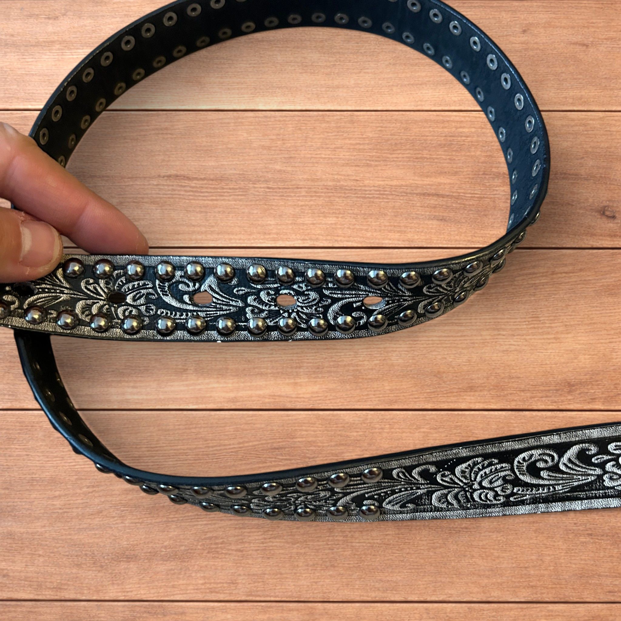 Japanese Brand Faux leather western cowboy belt in black with silver trim. Size ONE SIZE - 6 Thumbnail