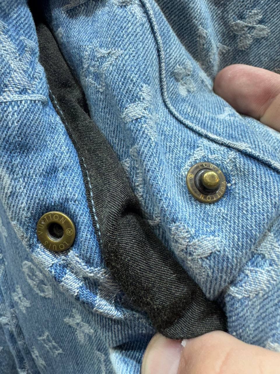 Louis Vuitton Louis Vuitton x Supreme Jacquard Denim N-3B Parka Size US L / EU 52-54 / 3 - 14 Thumbnail