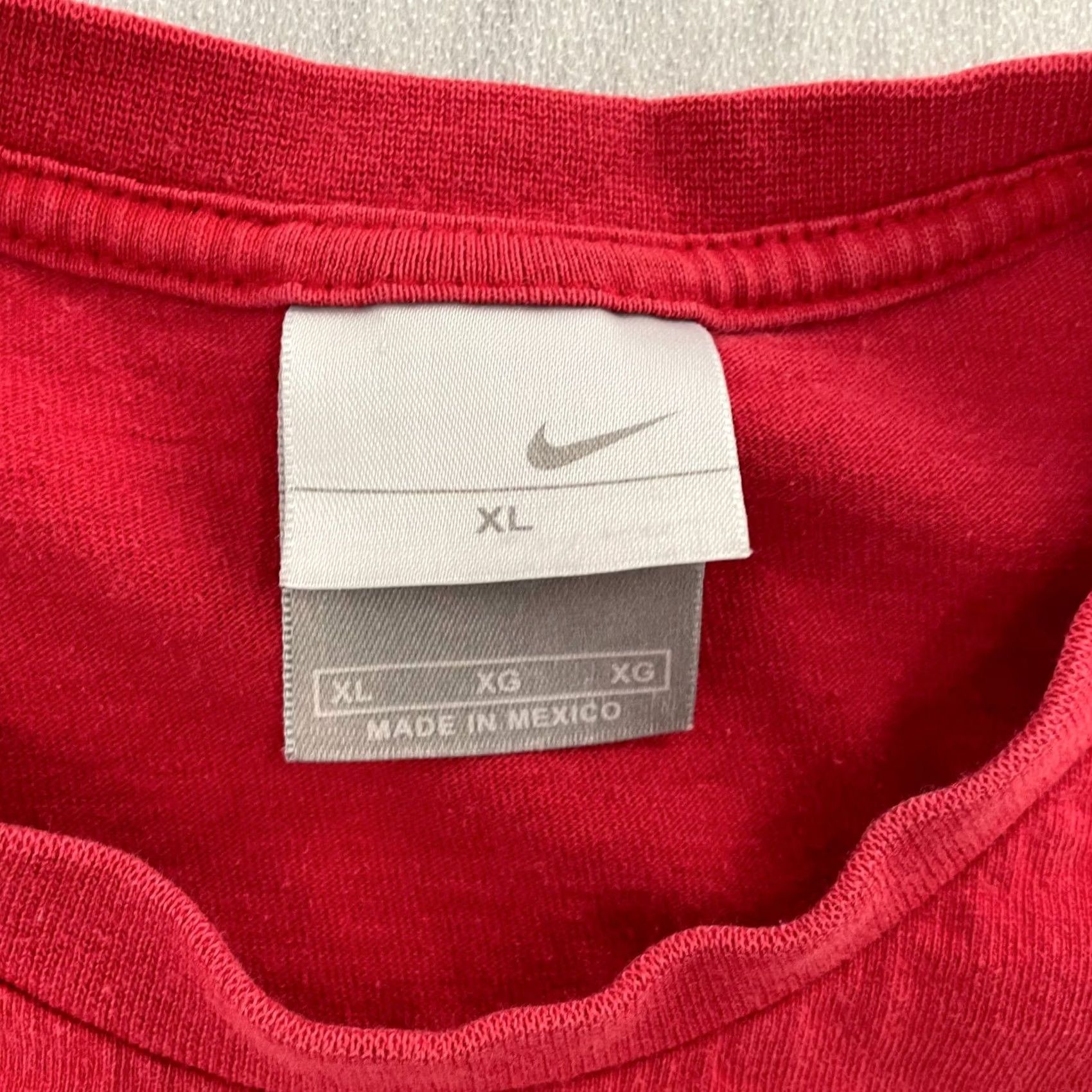 Nike VINTAGE Nike Shirt Adult XL Red Long Sleeve Crew Neck Center Logo Mens Y2K Size US XL / EU 56 / 4 - 5 Thumbnail