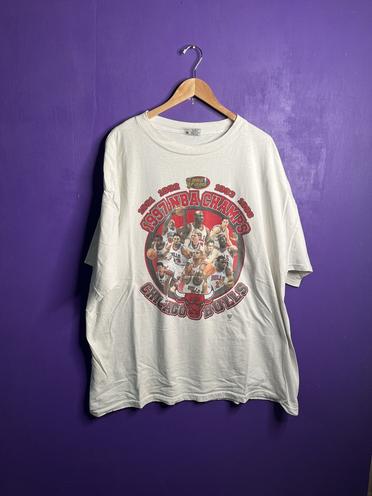 Vintage 1997 Starter Chicago bulls champs team t-shirt