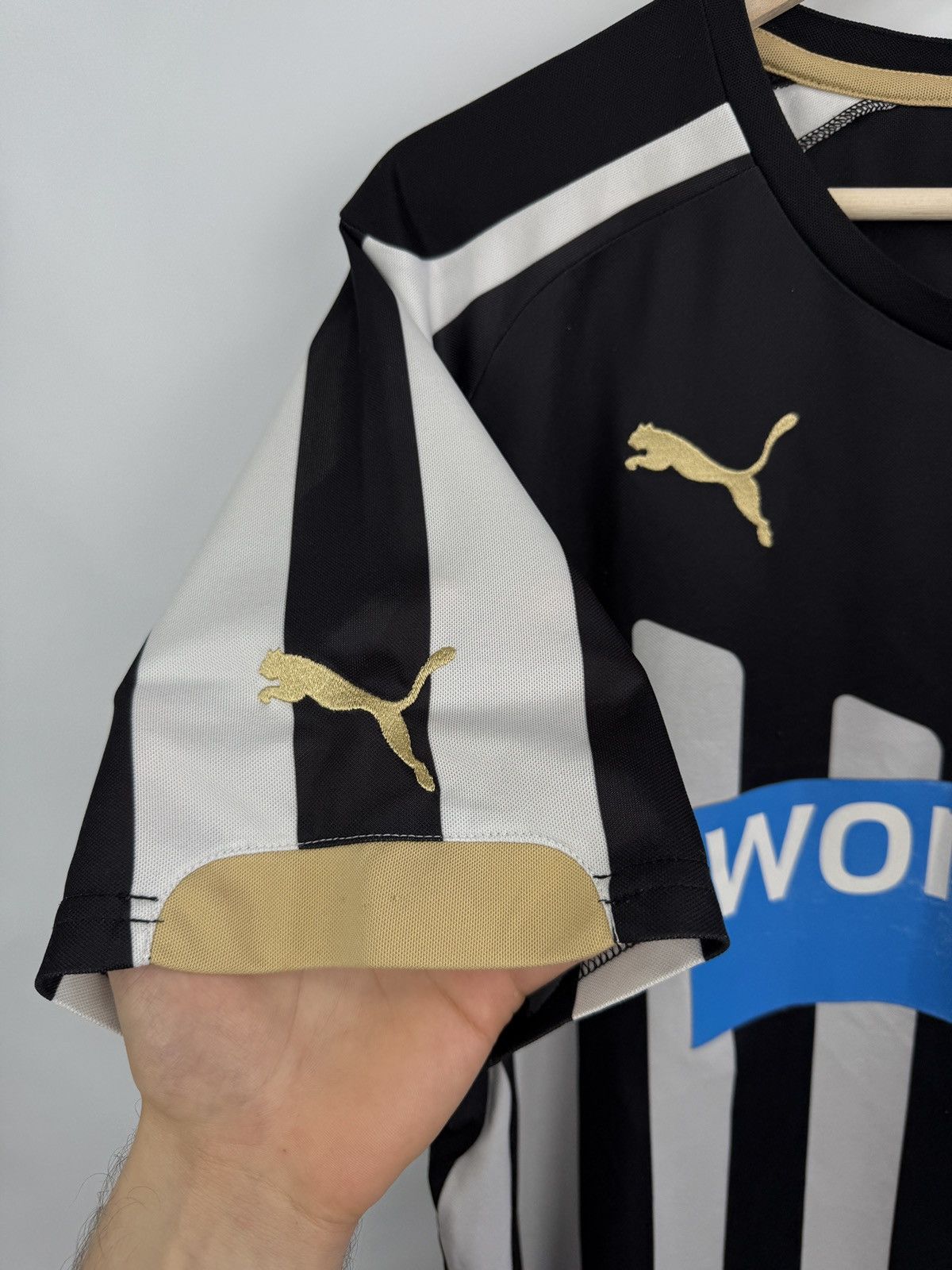 Puma 🏴󠁧󠁢󠁥󠁮󠁧󠁿 Y2K Newcastle United Puma Soccer Jersey Rare Retro Hype Size US L / EU 52-54 / 3 - 5 Thumbnail