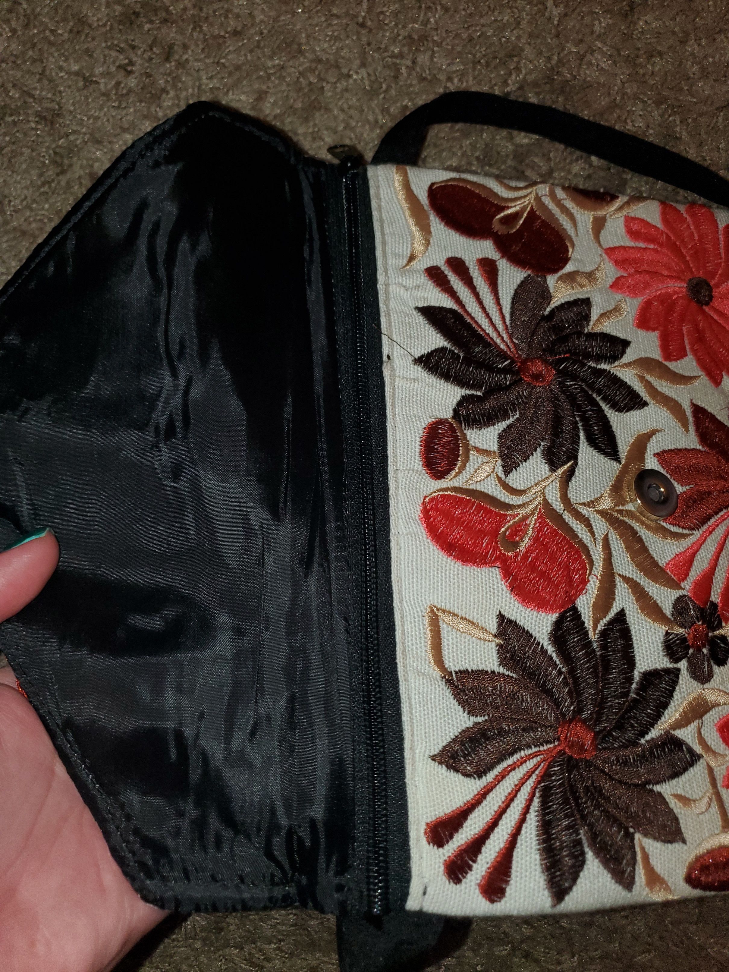 Other *NWOT* Unique full floral embroidered crossbody bag Size ONE SIZE - 6 Thumbnail