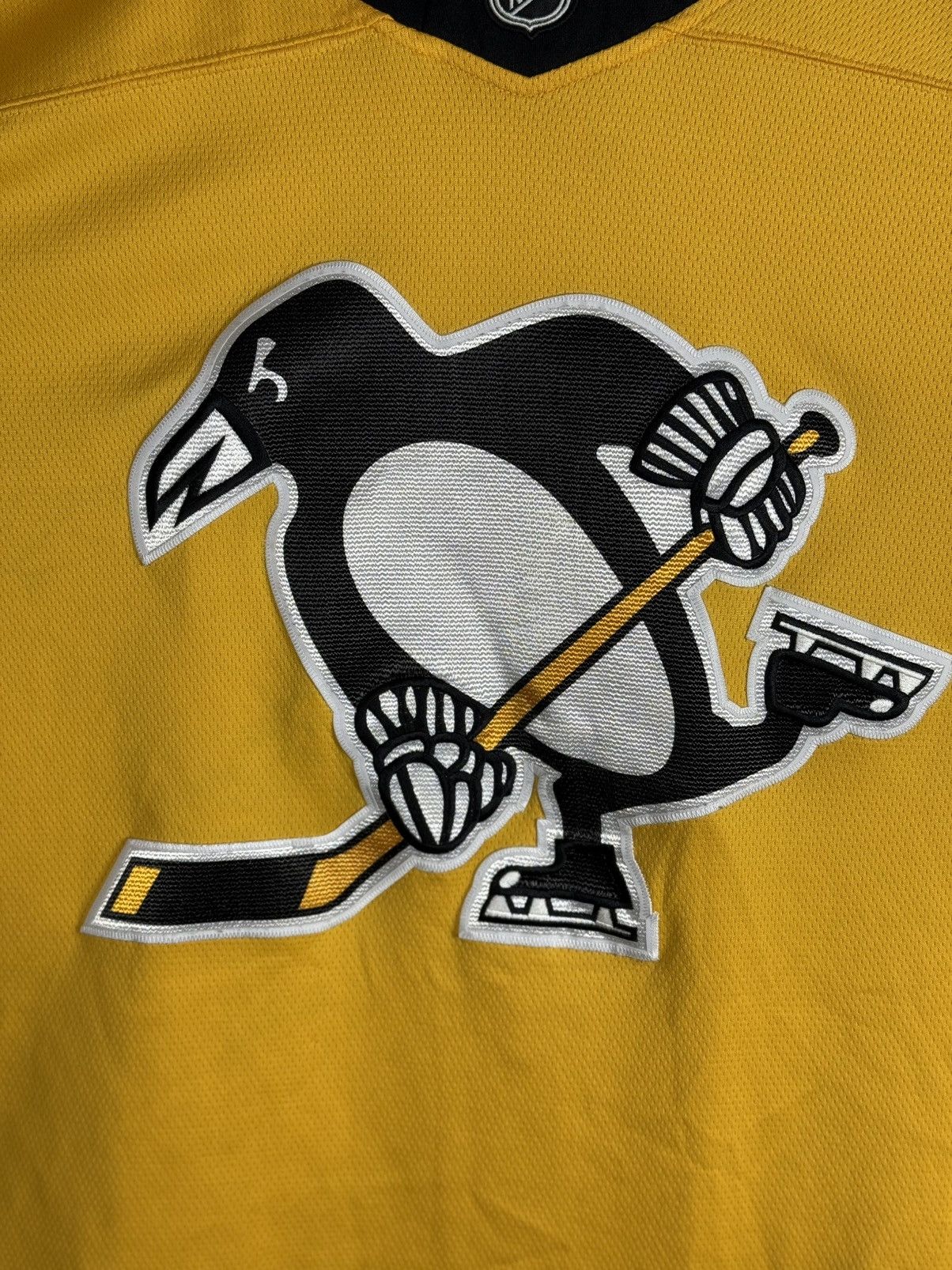 Other PITTSBURGH PENGUINS ALTERNATE GOLD ADIDAS HOCKEY JERSEY M Size US M / EU 48-50 / 2 - 3 Thumbnail