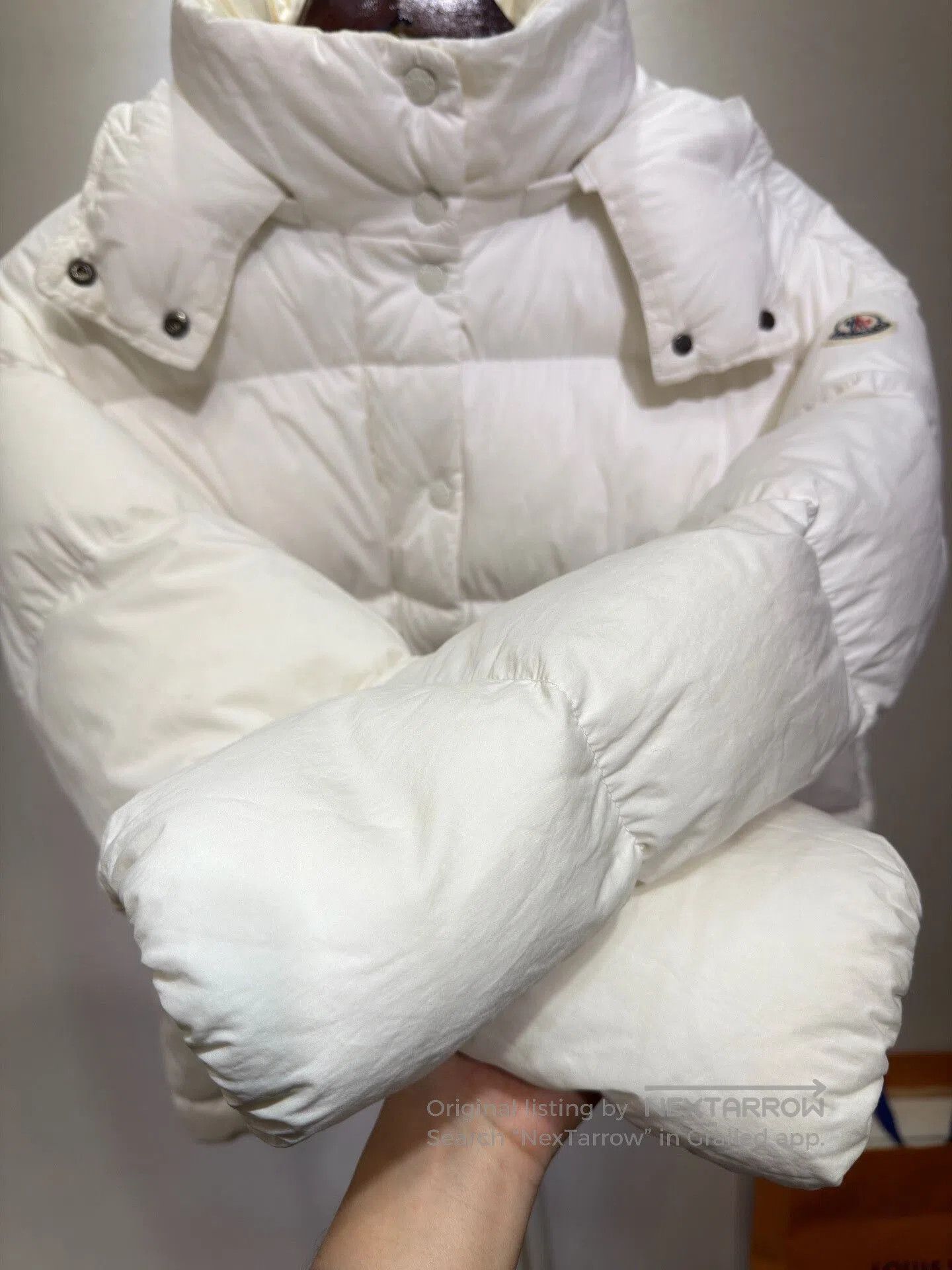 Moncler Women's White Hooded Down Jacket. Size XS / US 0-2 / IT 36-38 - 6 Thumbnail
