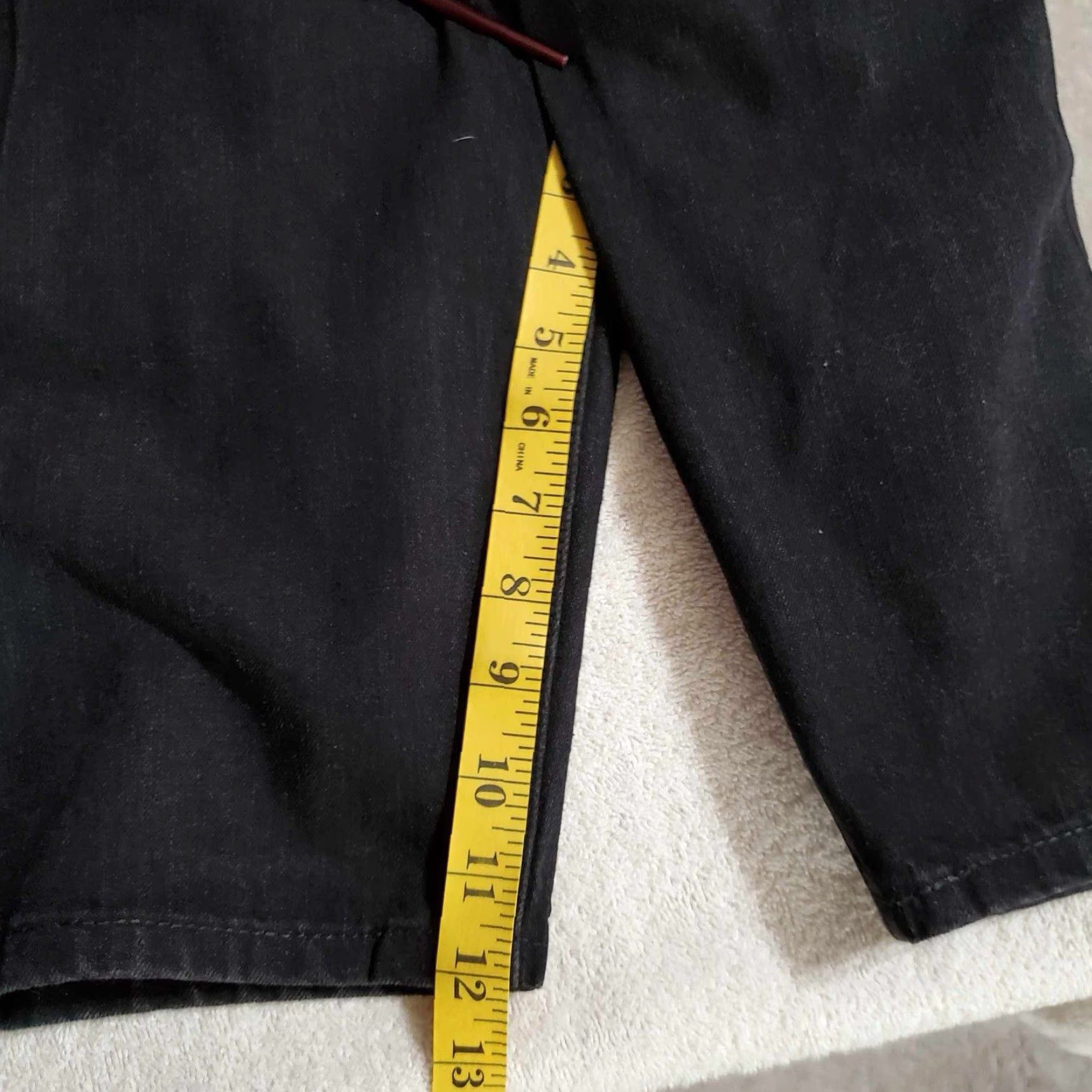 Levi's VINTAGE Levi's 569 Mens Denim Shorts Bermuda Black 42 Loose Straight 2000s Y2K Casual Mens Size US 42 / EU 58 - 6 Thumbnail