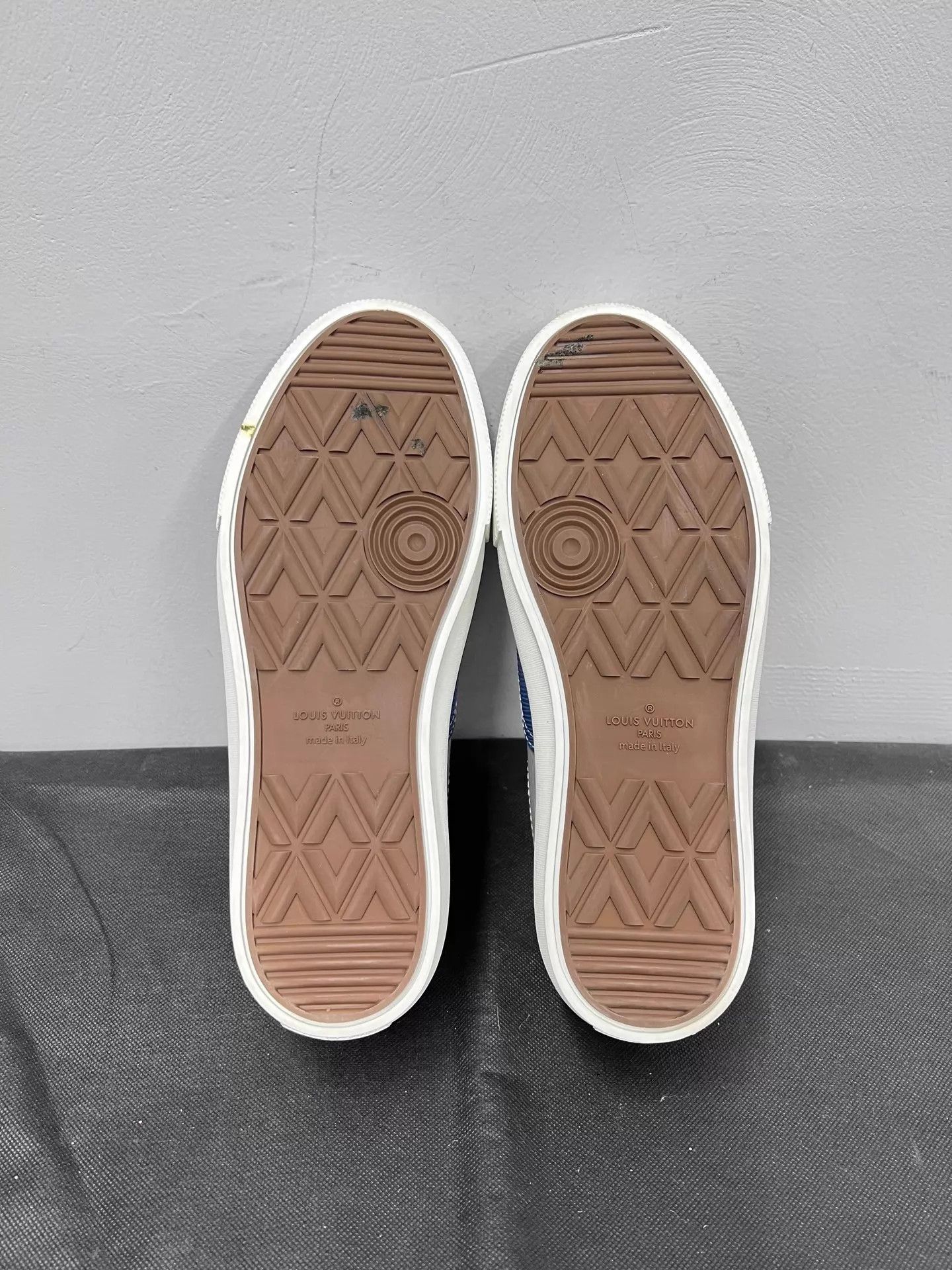 Louis Vuitton LV Gray-Blue Colorblocked Epi Sneaker UK7.5 MINT BF4068 Size US 8.5 / EU 41-42 - 7 Thumbnail